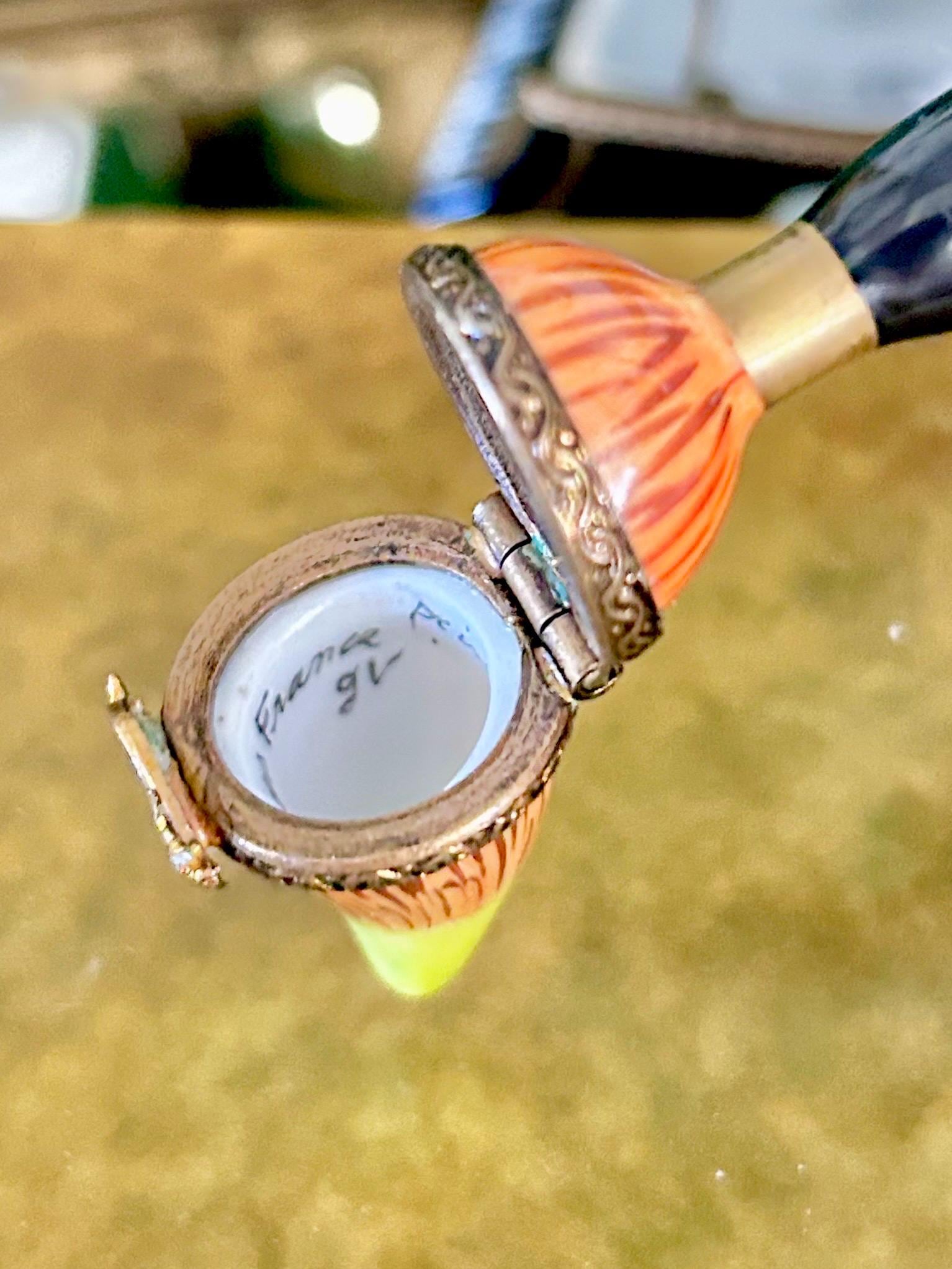 Vintage Limoges Peint Main Porcelain Trinket Box for Artist - Paintbrush