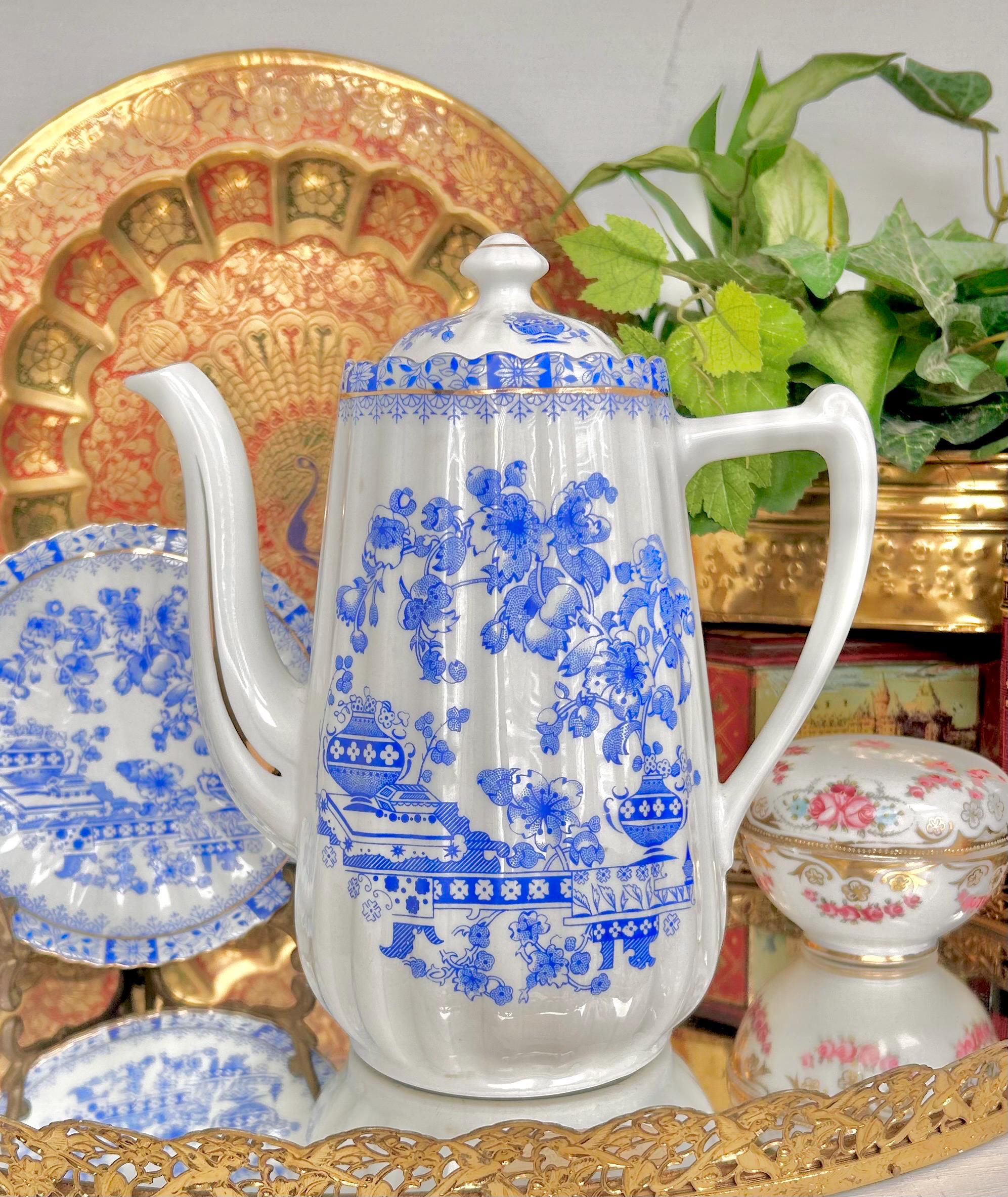 Vintage China-Blau Tea Set: Blue & White Bavarian China - Gilt Trim
