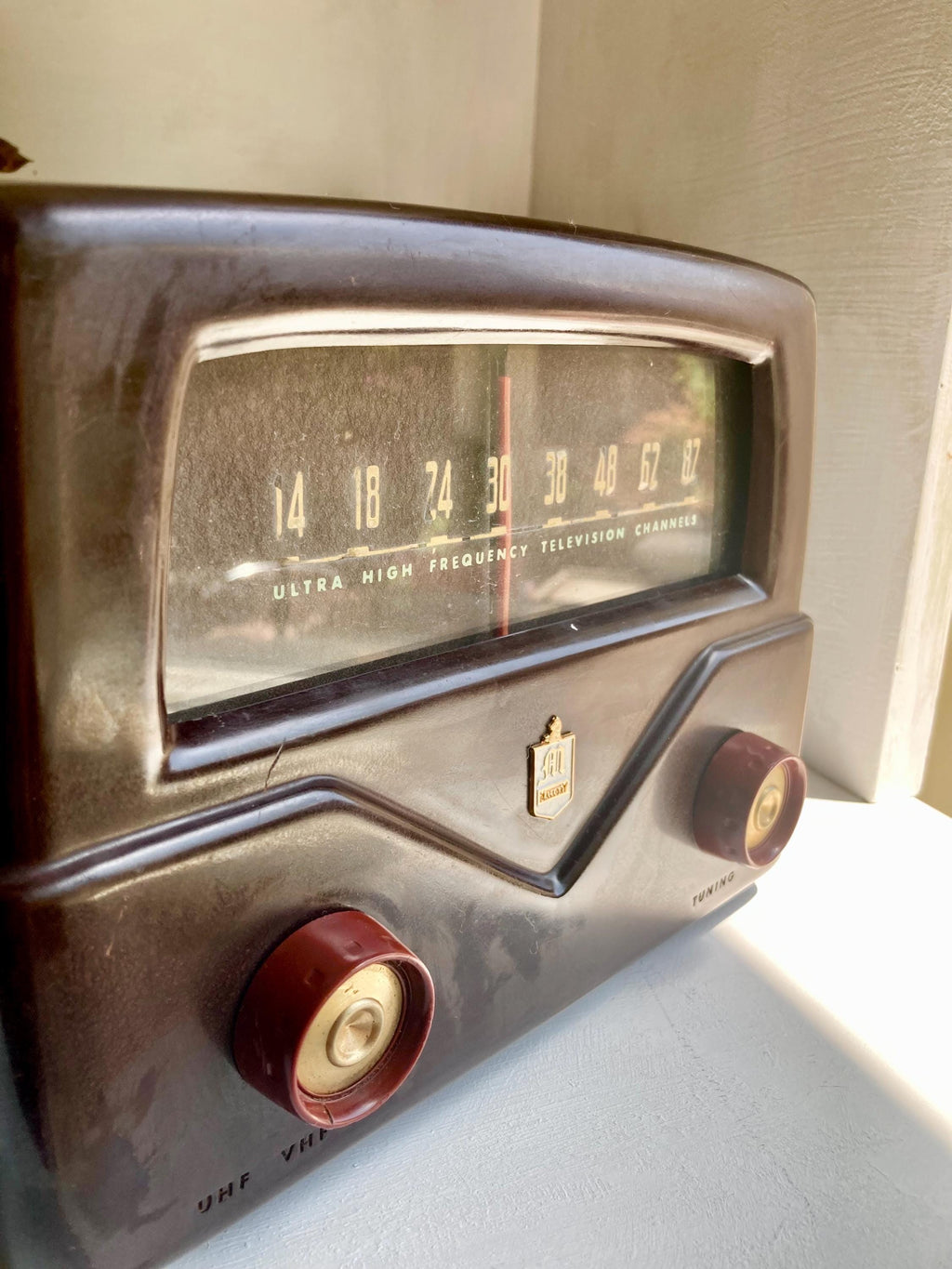 Vintage Mallory TV Antenna Converter: Brown Bakelite, Untested