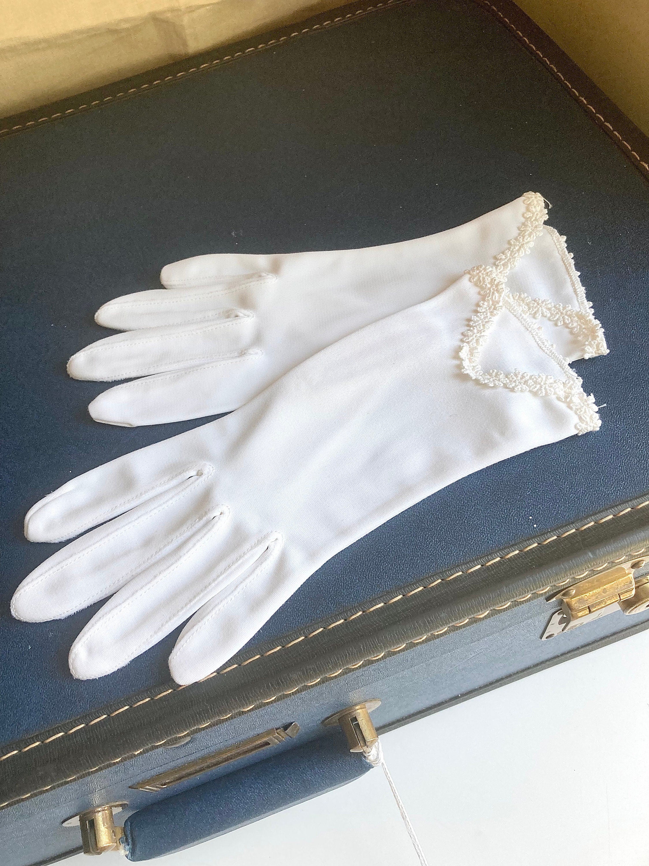 Vintage Ladies Gloves -White short - floral embroidery trim - made in USA Good Vtg. Condition