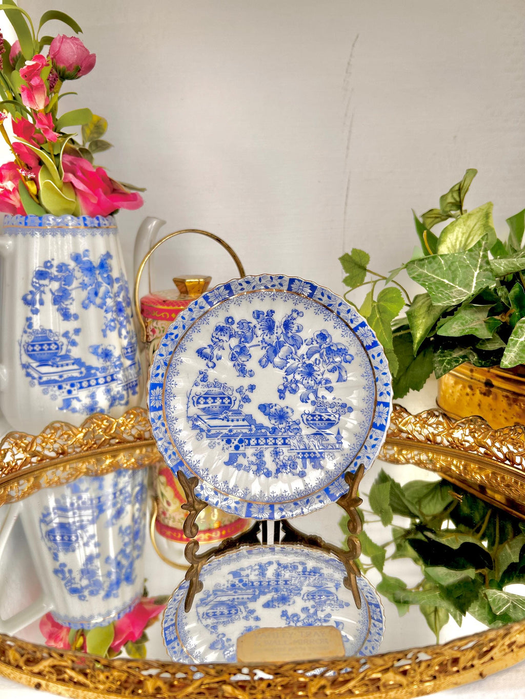 Vintage China-Blau Tea Set: Blue & White Bavarian China - Gilt Trim