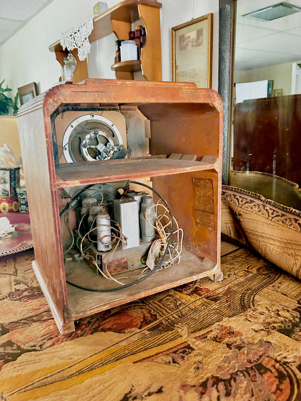 Vintage Tombstone Art Deco Radio Chassis