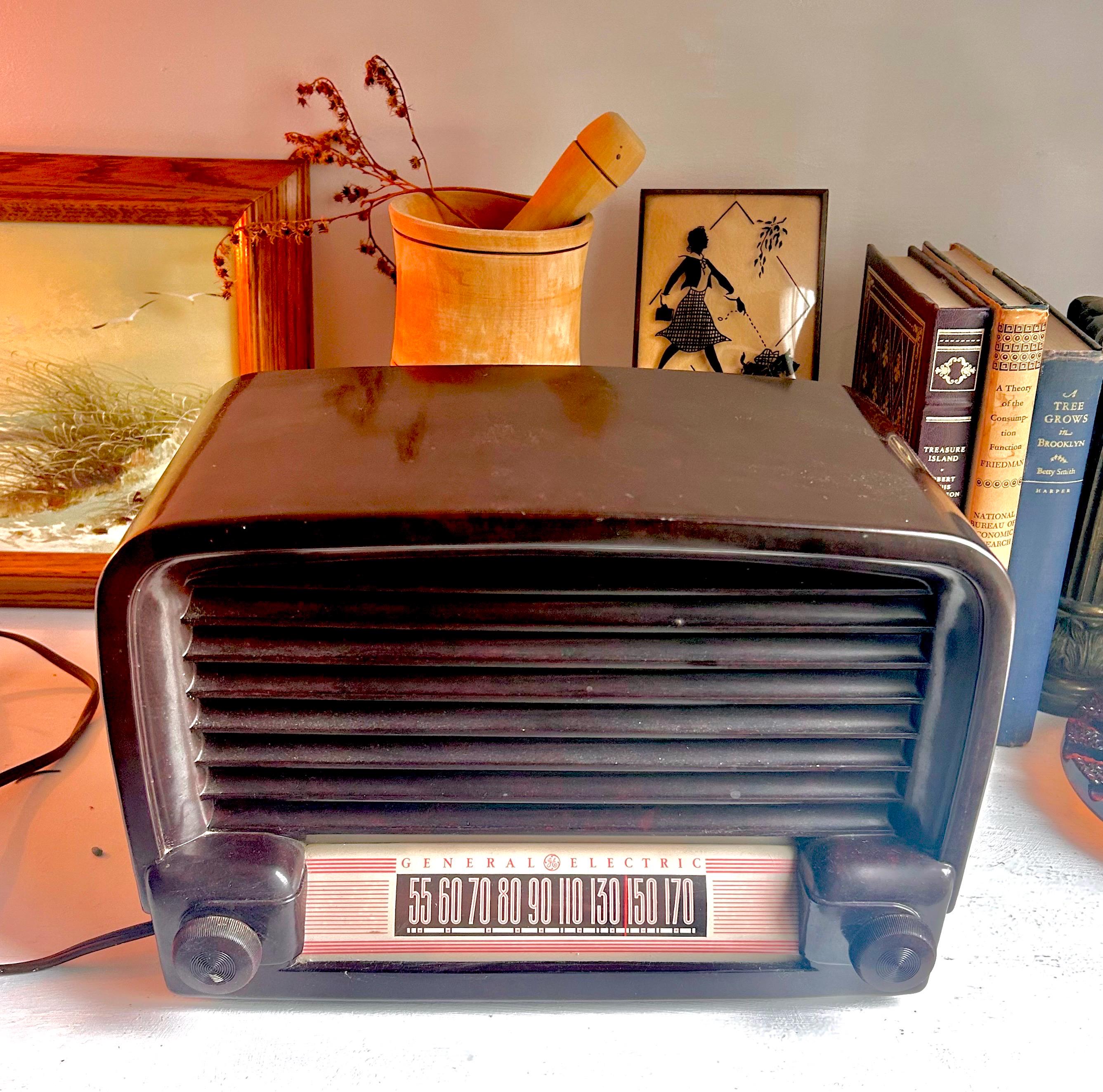 1948 GE Tube Radio: Working Vintage Bakelite Radio, Model 102