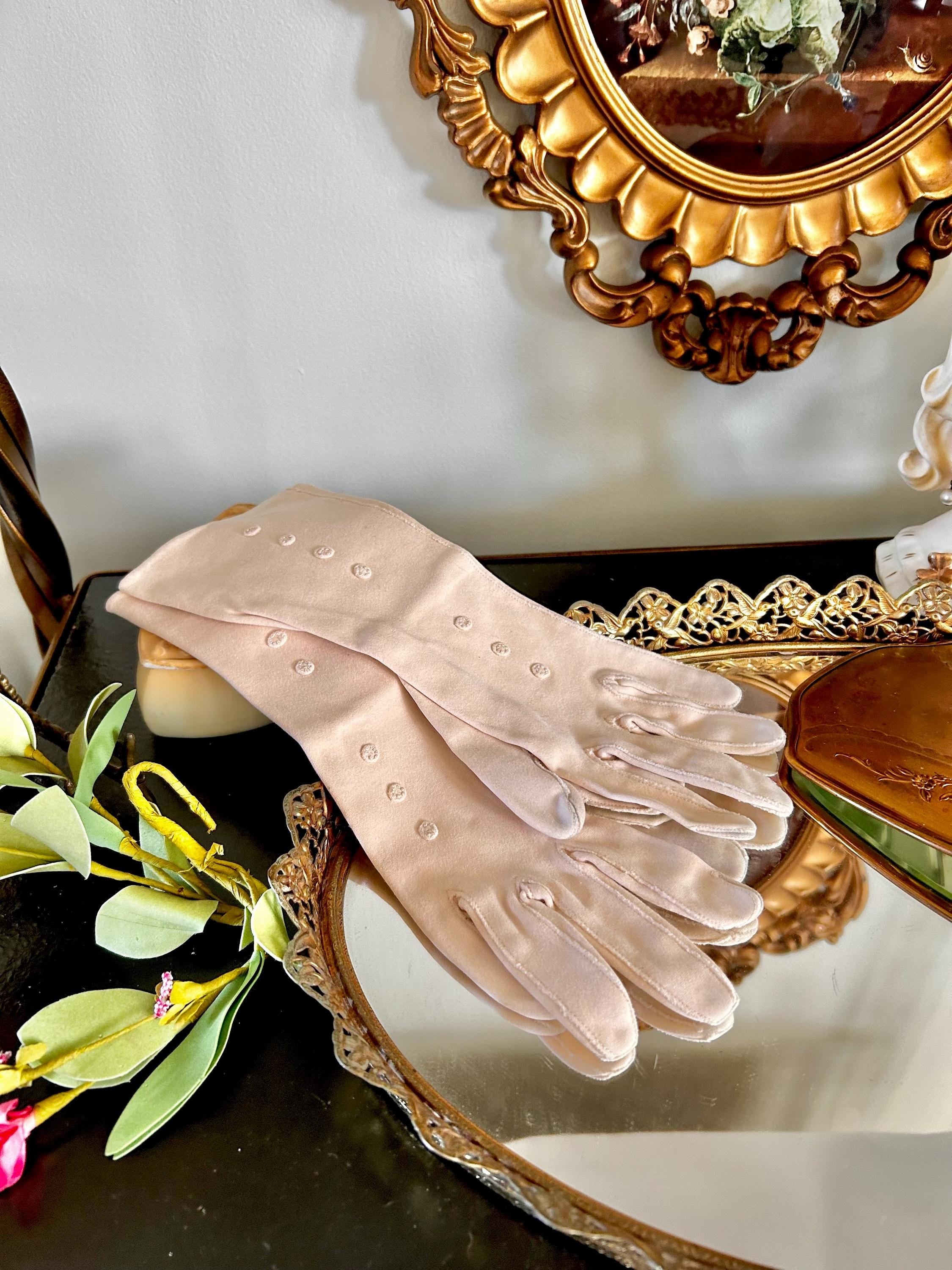Vintage Ladies Gloves in Pale Pink