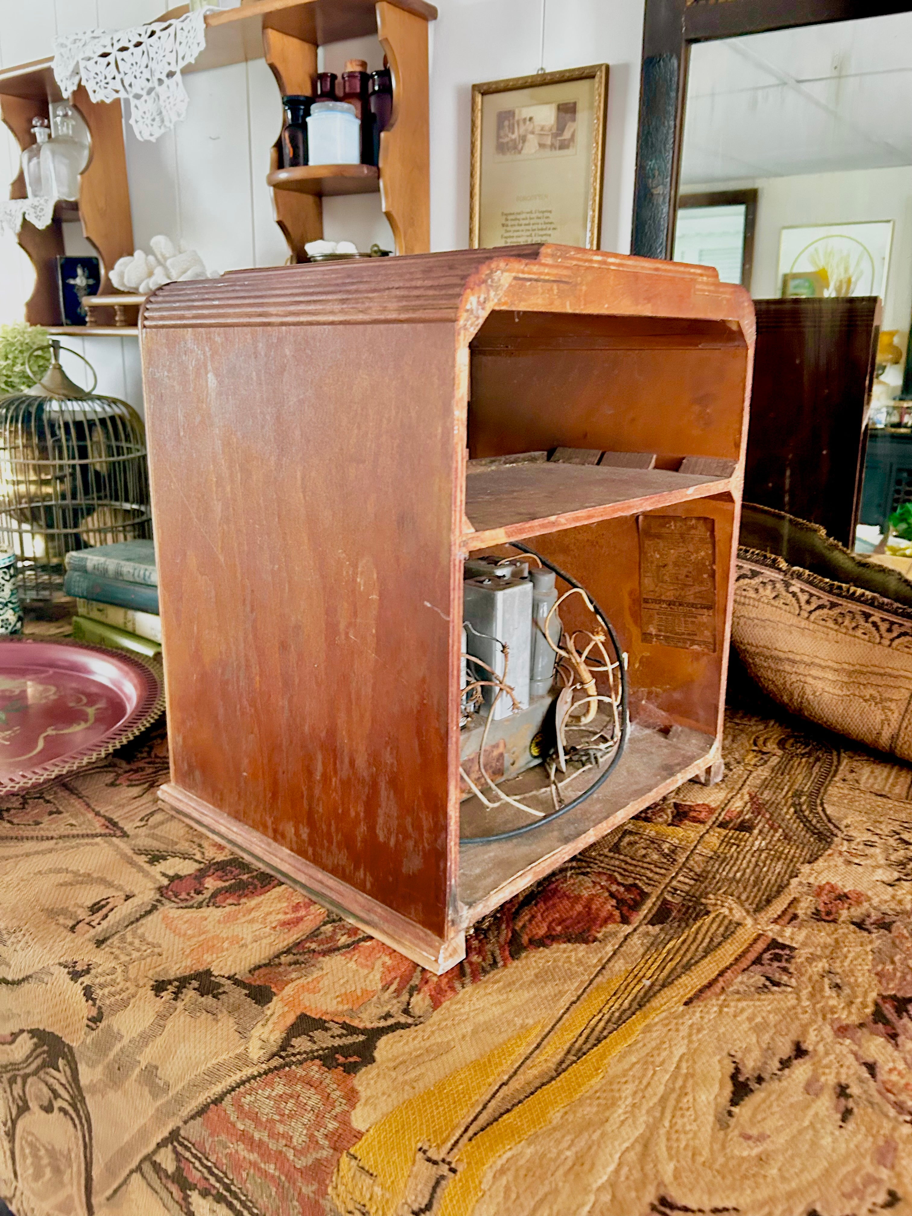 Vintage Tombstone Art Deco Radio Chassis