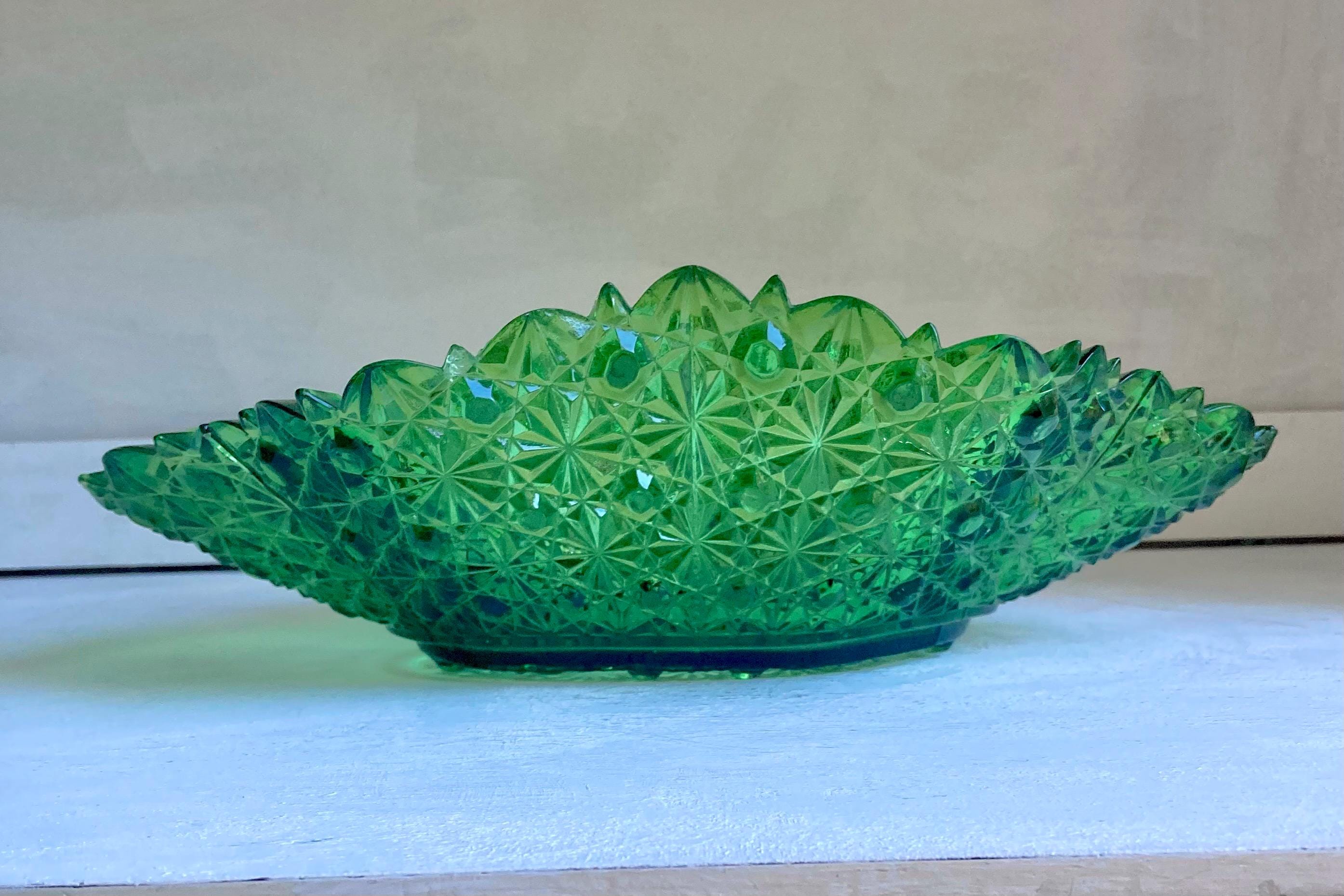 Vintage Emerald Green Daisy & Button Bowl: Ruffled Sawtooth Rim, 12"