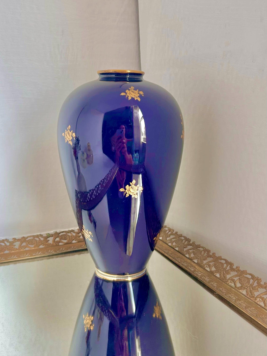 Vintage Lindner Kueps Bavaria Cobalt Vase: 22K Gold Roses - Note Condition