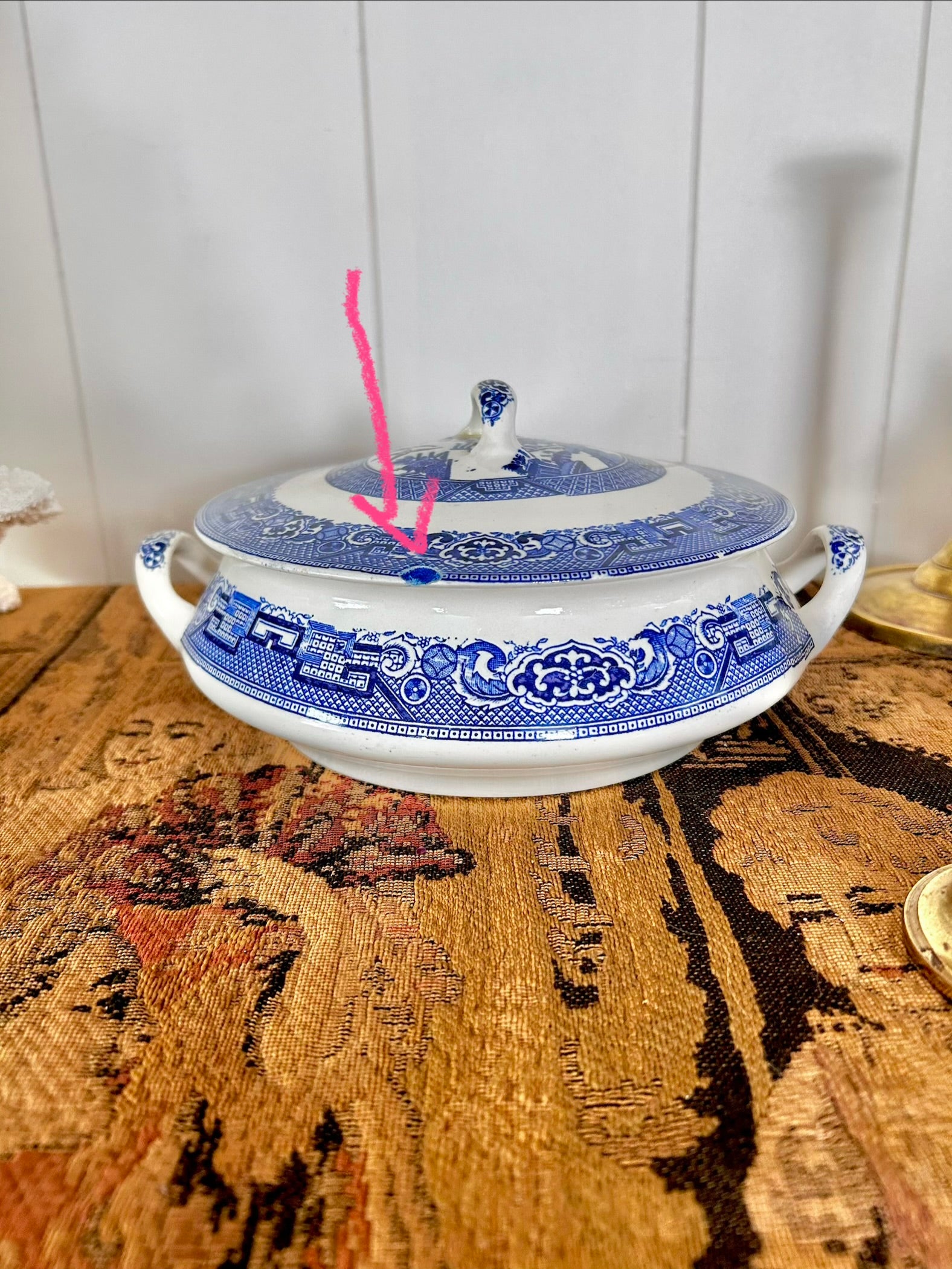 Vintage Blue Willow Stoneware Lidded Casserole Dish - Chipped Rim