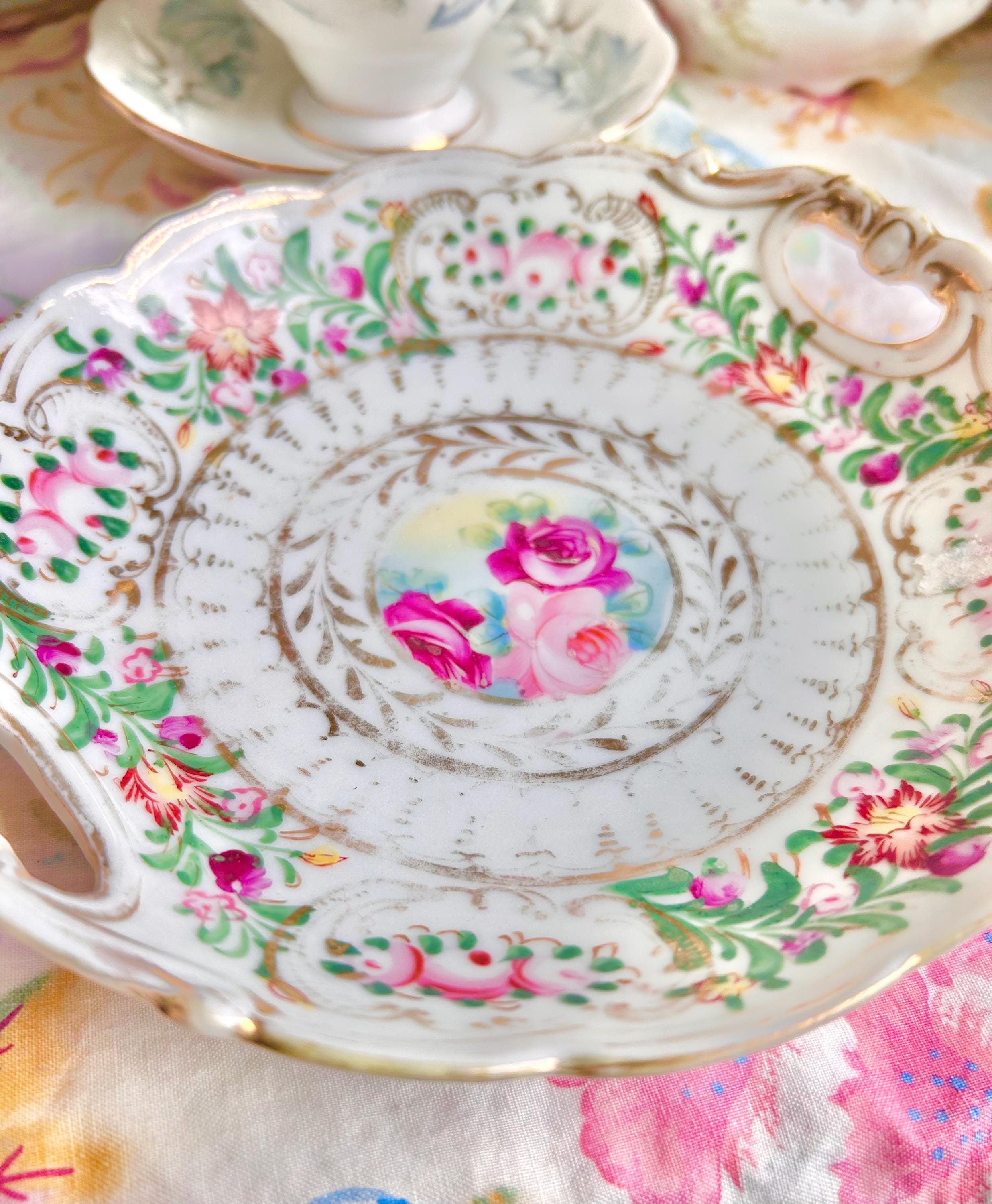 Vintage Floral Porcelain Bowl: Gold Trim, Hand-Painted Roses