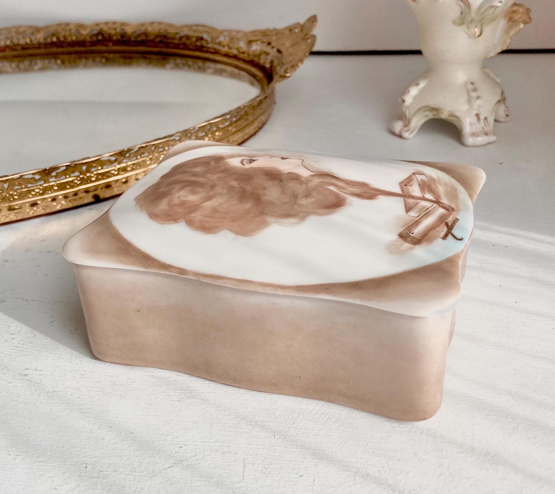 Vintage Hand-Painted Porcelain Jewelry Box: Lady Cameo Image