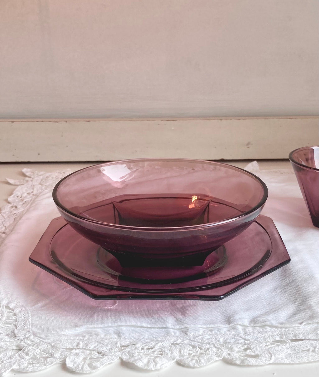 Vintage Hazel Atlas Moroccan Amethyst square-base bowl and octagon plate set