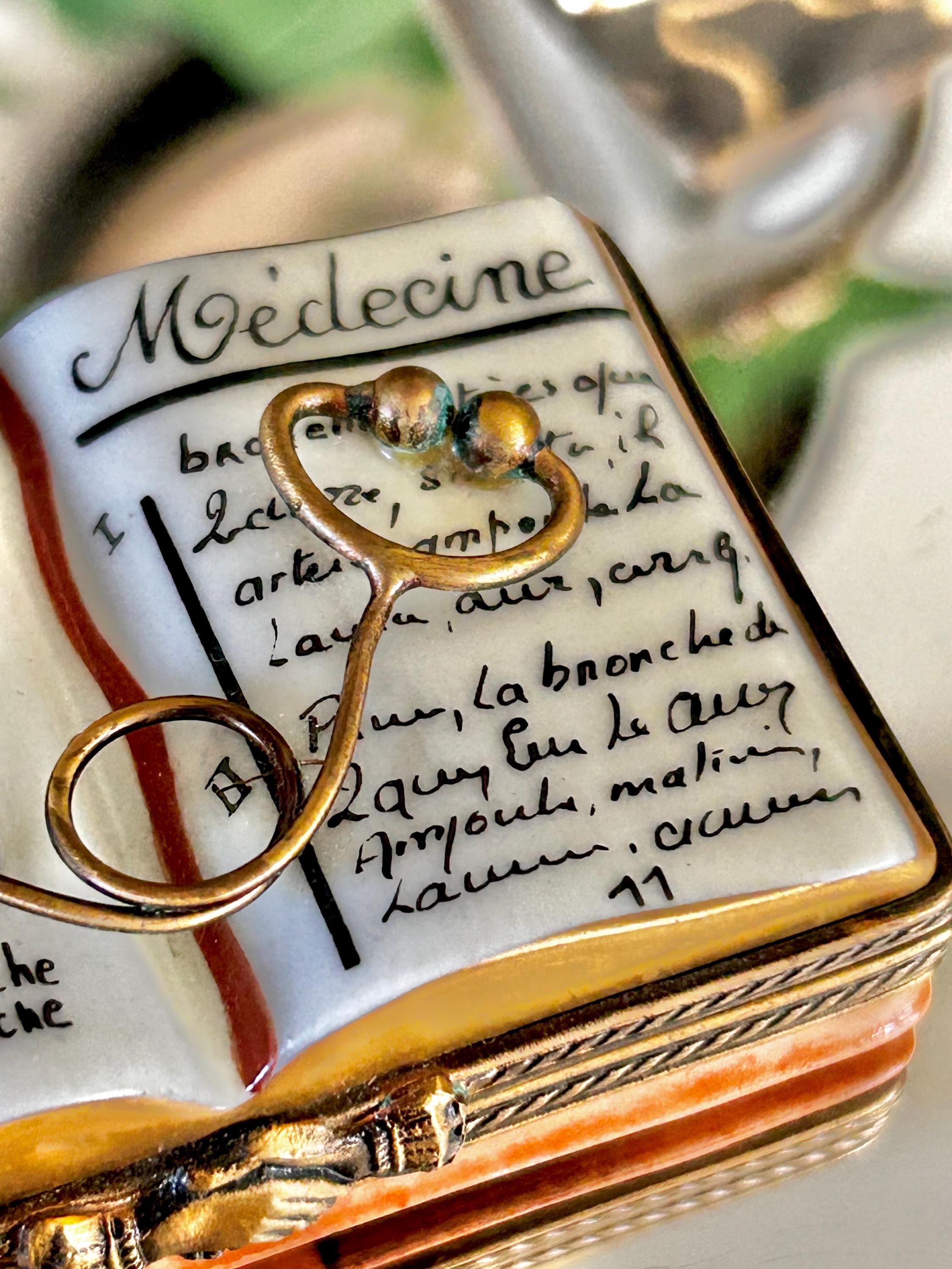 Vintage Limoges Peint Main Doctor, Medical Doctor Small Porcelain Boxes