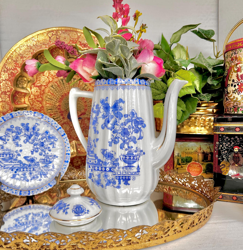 Vintage China-Blau Tea Set: Blue & White Bavarian China - Gilt Trim