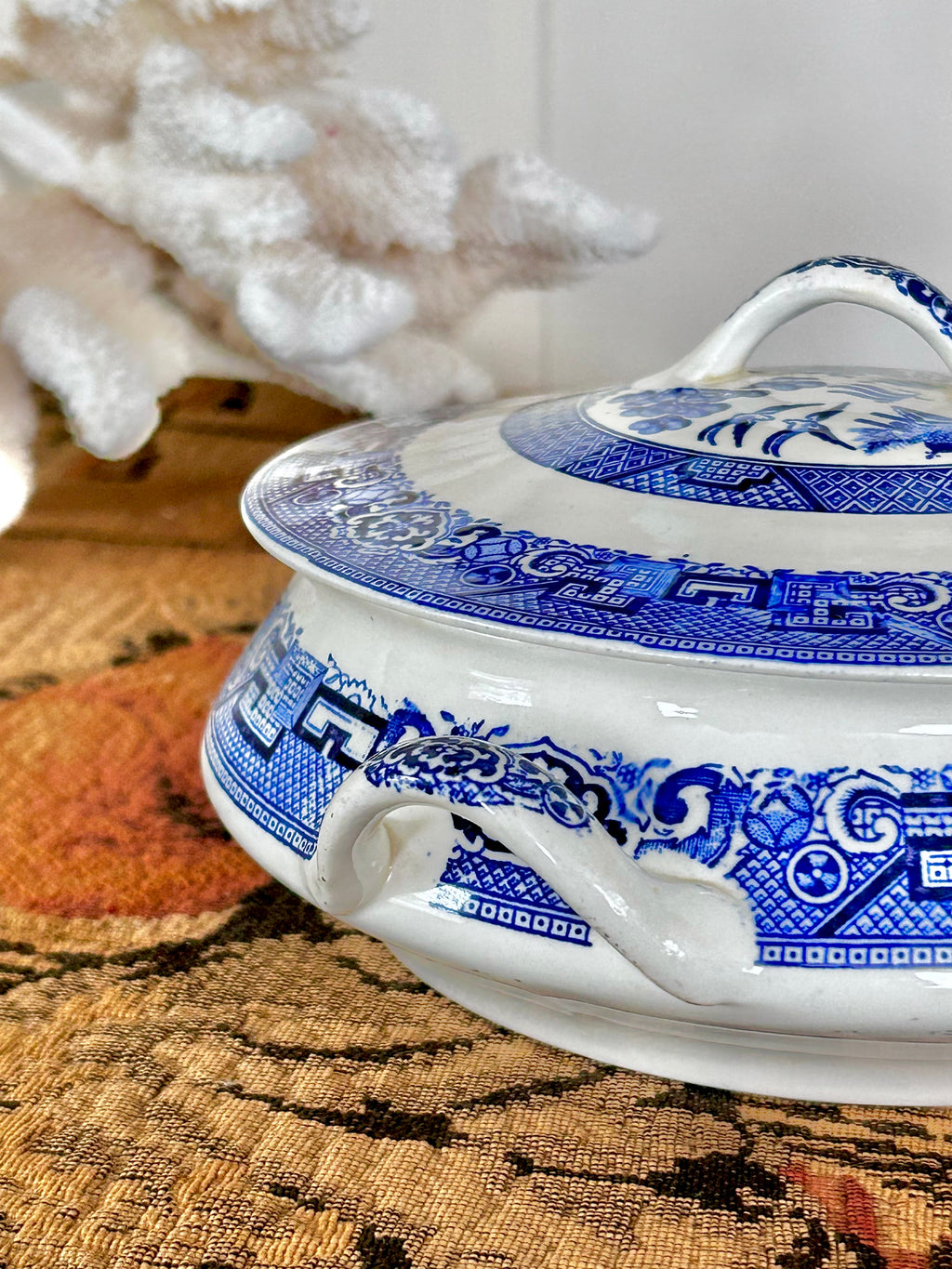 Vintage Blue Willow Stoneware Lidded Casserole Dish - Chipped Rim