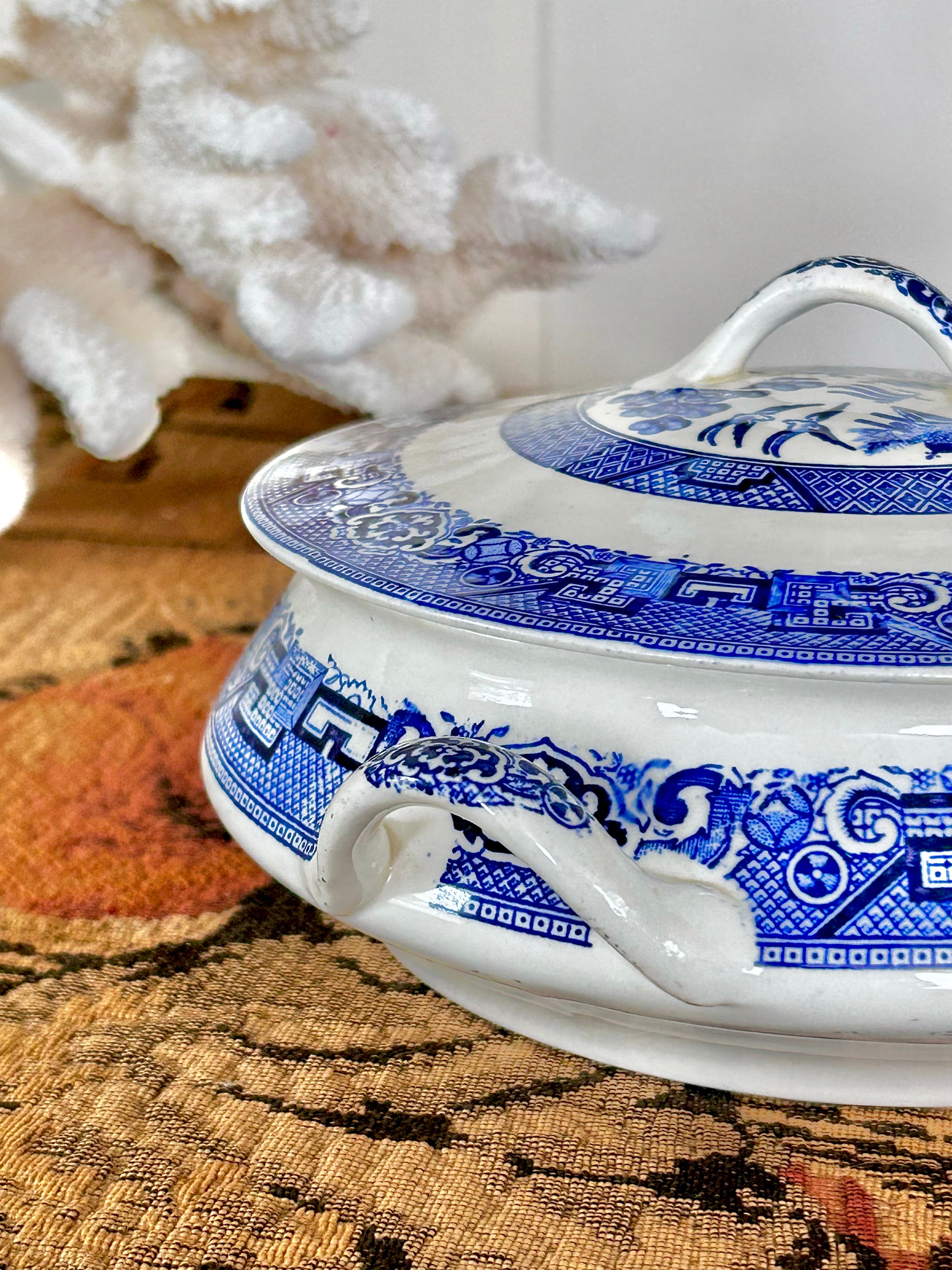 Vintage Blue Willow Stoneware Lidded Casserole Dish - Chipped Rim