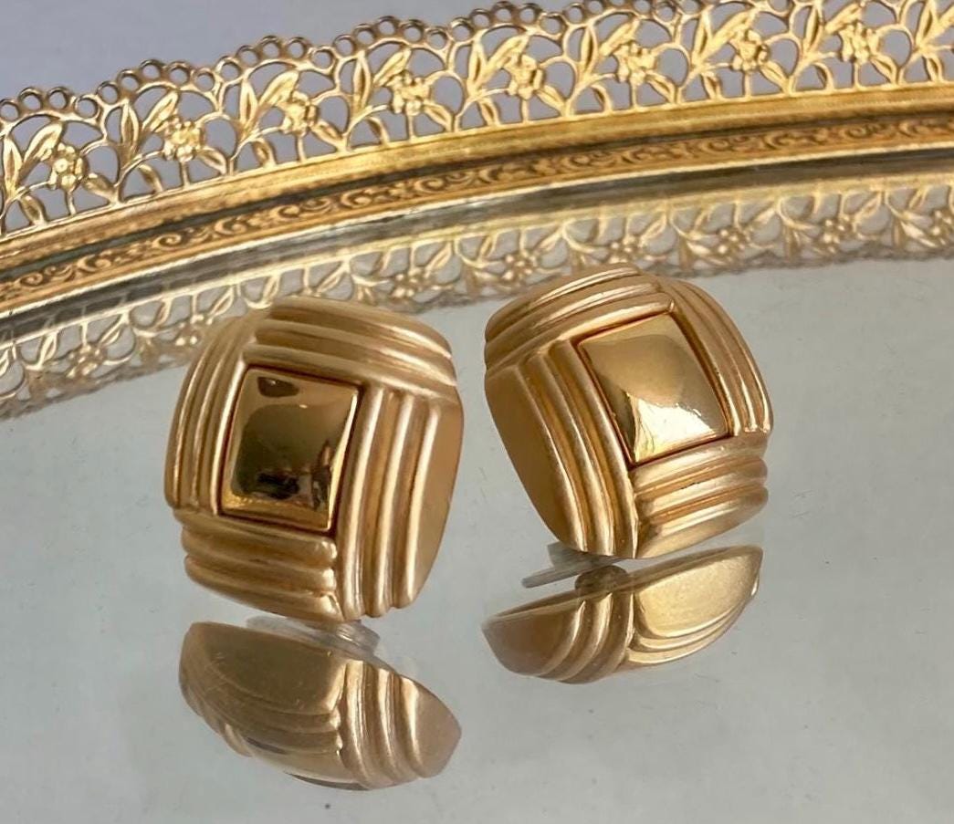 Vintage MONET Gold Tone Earrings: 1980s Concentric Squares