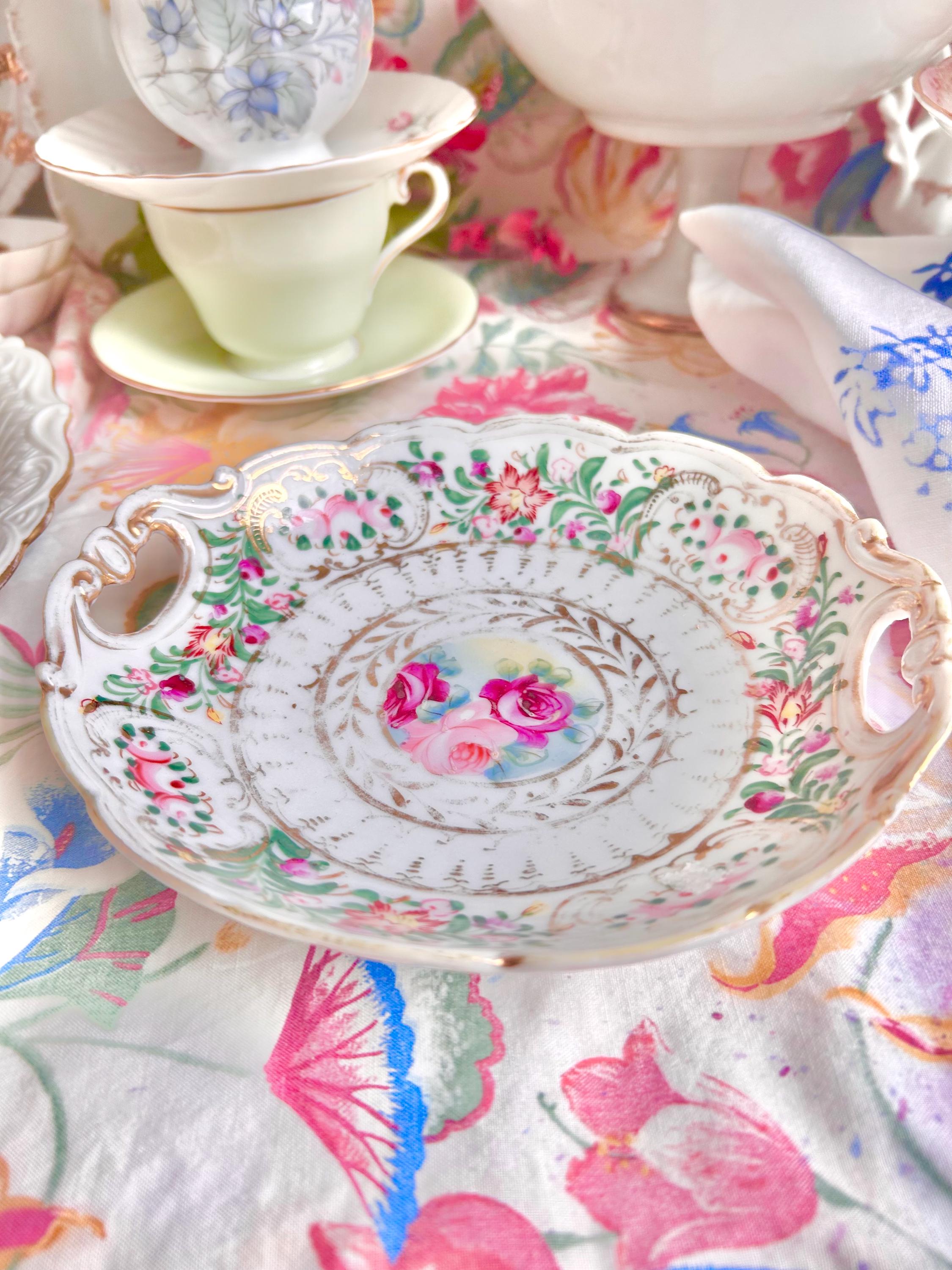 Vintage Floral Porcelain Bowl: Gold Trim, Hand-Painted Roses