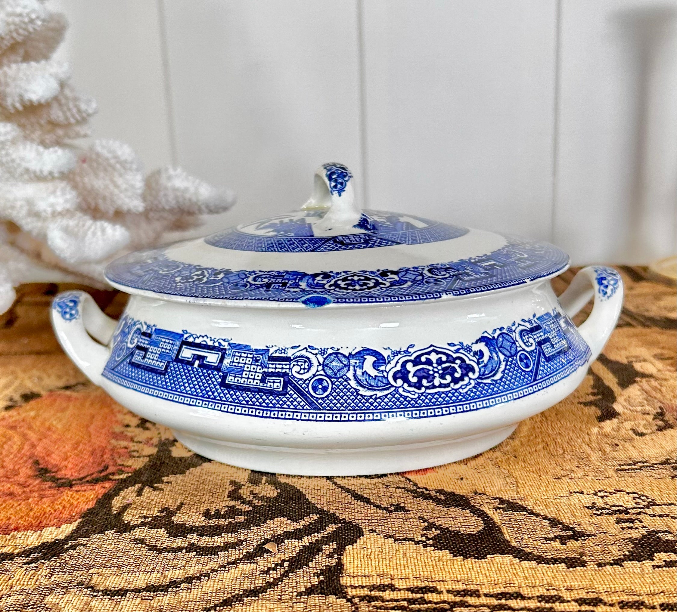 Vintage Blue Willow Stoneware Lidded Casserole Dish - Chipped Rim