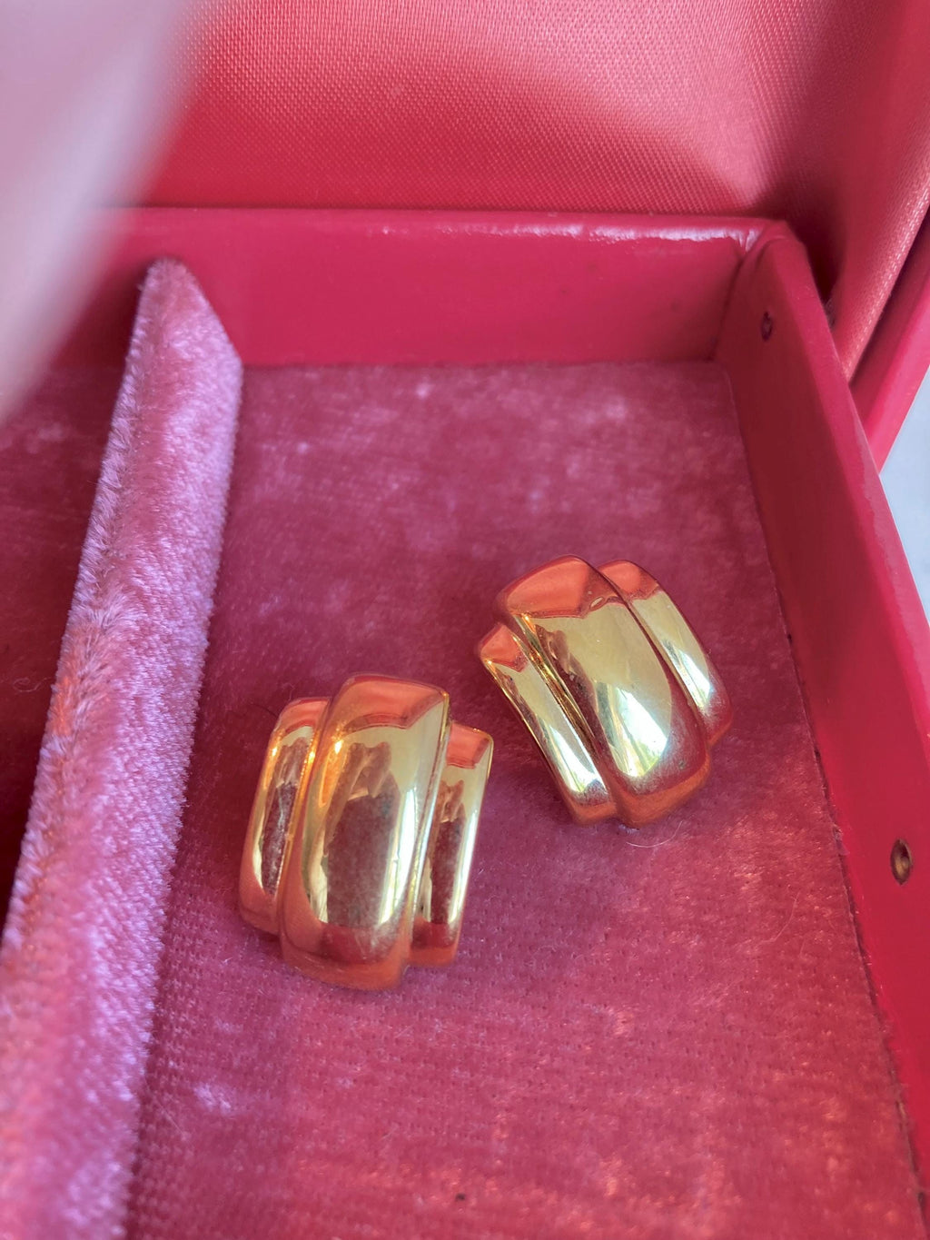 Vintage NAPIER Gold Tone Earrings: 1980s Bold Glamour