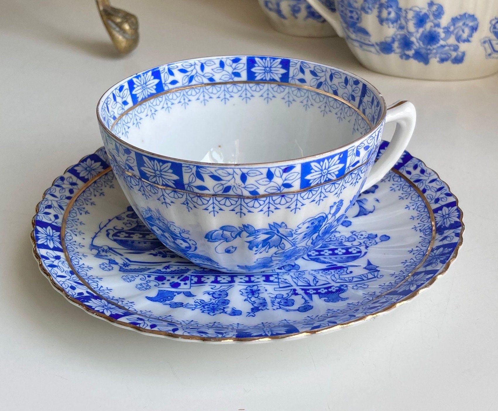 Vintage China-Blau Tea Set: Blue & White Bavarian China - Gilt Trim