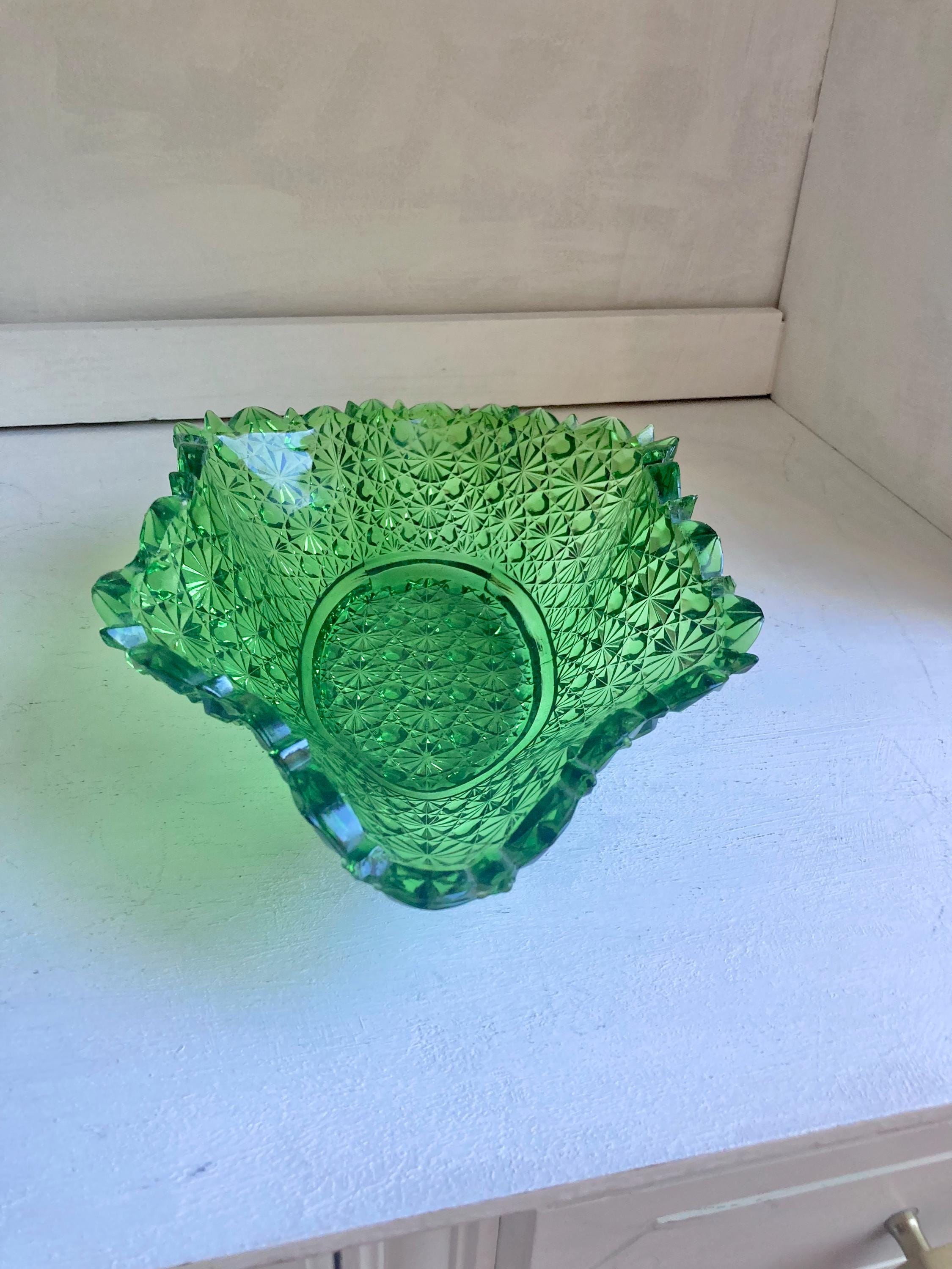 Vintage Emerald Green Daisy & Button Bowl: Ruffled Sawtooth Rim, 12"