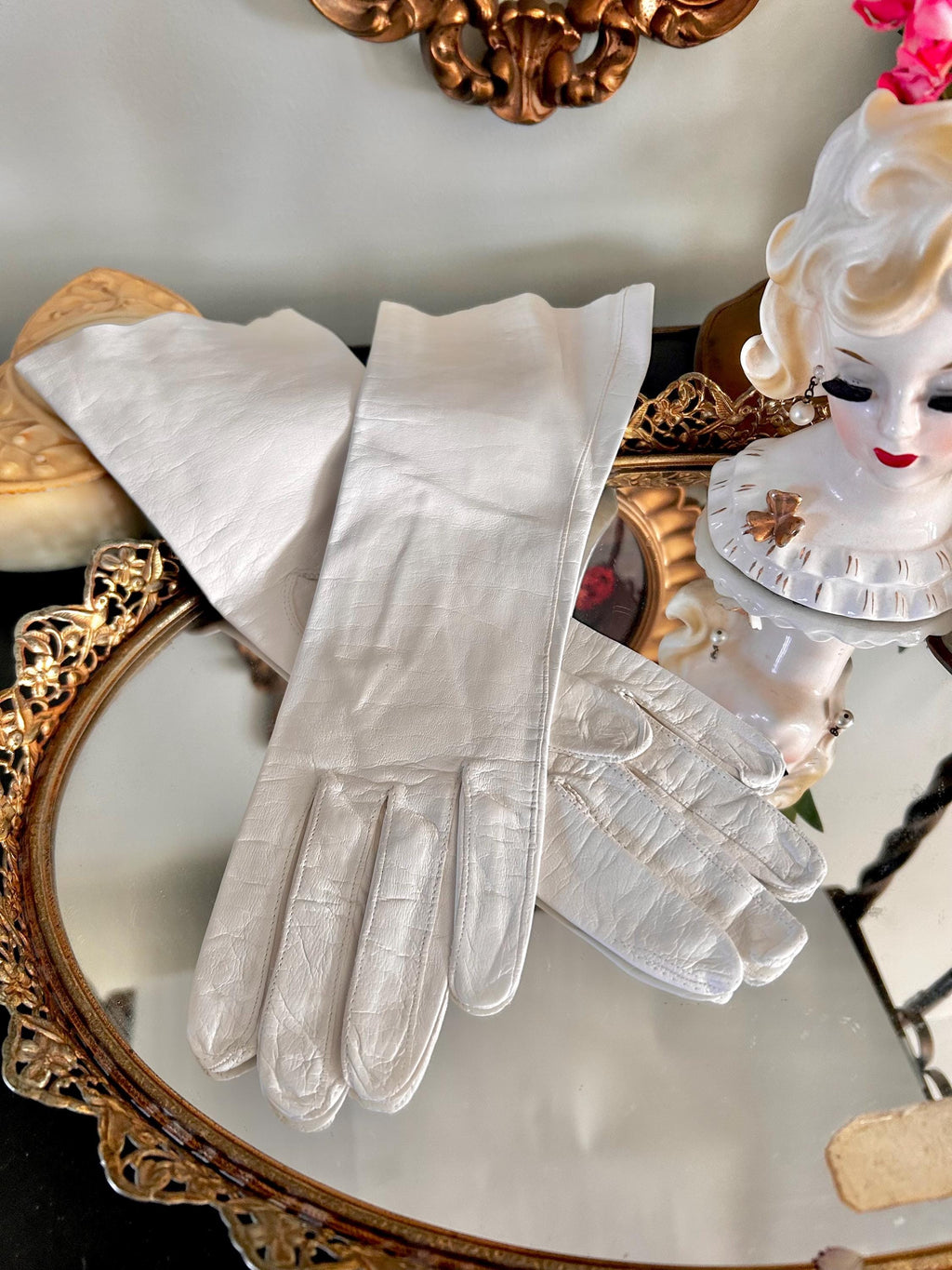 Vintage off-White faux leather Ladies Gloves Size 7 Made in italy