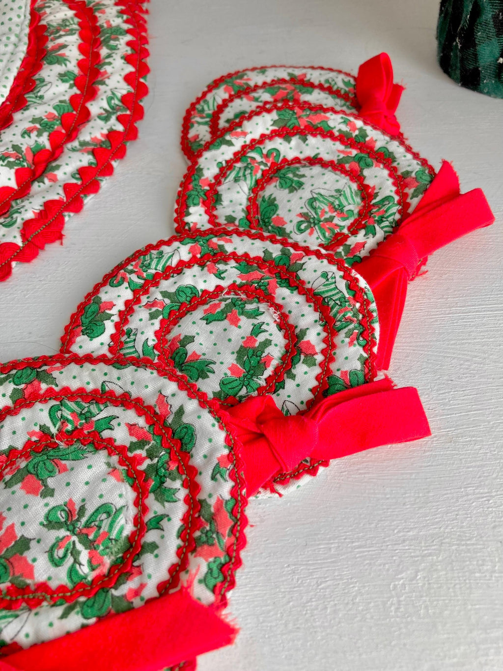 Vintage 1970s Hand-stitched Christmas Holiday Cotton Quilted Placemat Setting with Matching Coasters for Four