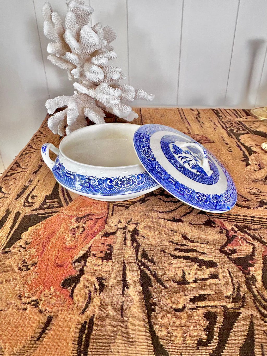 Vintage Blue Willow Stoneware Lidded Casserole Dish - Chipped Rim