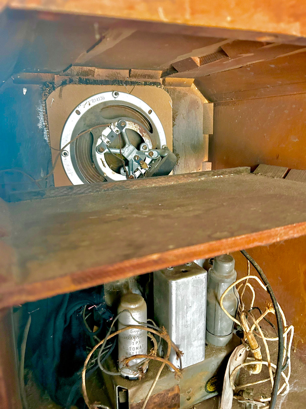 Vintage Tombstone Art Deco Radio Chassis