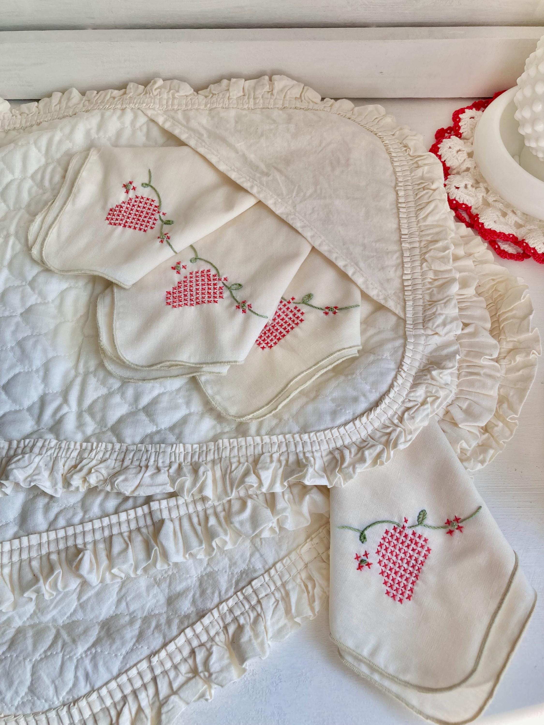 Vintage 1980s Cotton Ruffled Placemats with Napkin Pockets and Strawberry Napkins - Set of 4