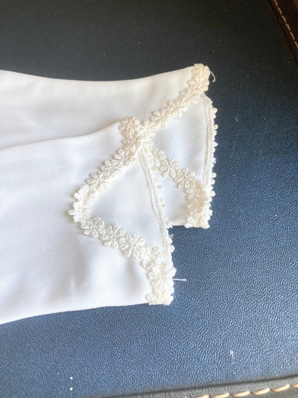 Vintage Ladies Gloves -White short - floral embroidery trim - made in USA Good Vtg. Condition