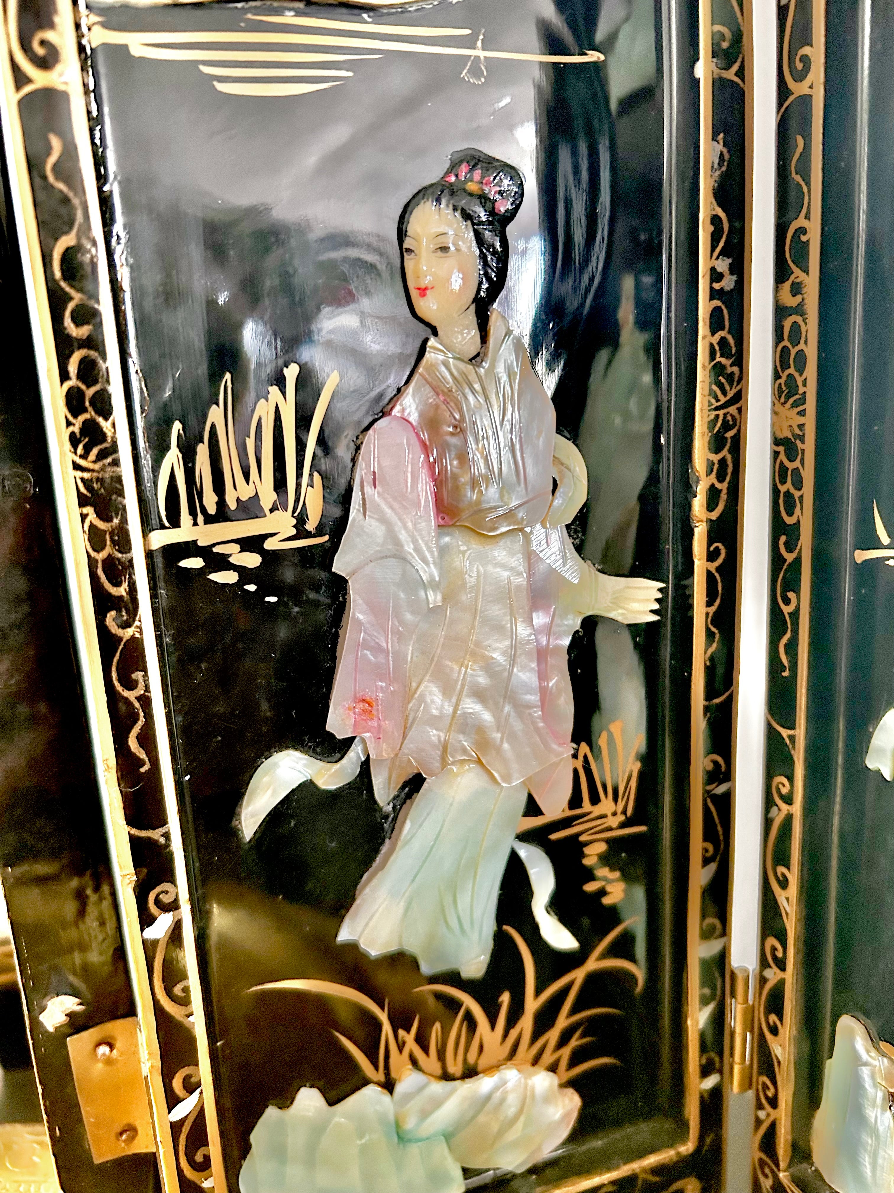 1990s Chinoiserie Small Wooden Accordion Screen