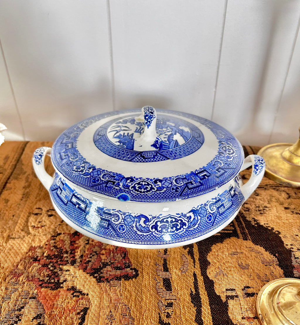 Vintage Blue Willow Stoneware Lidded Casserole Dish - Chipped Rim