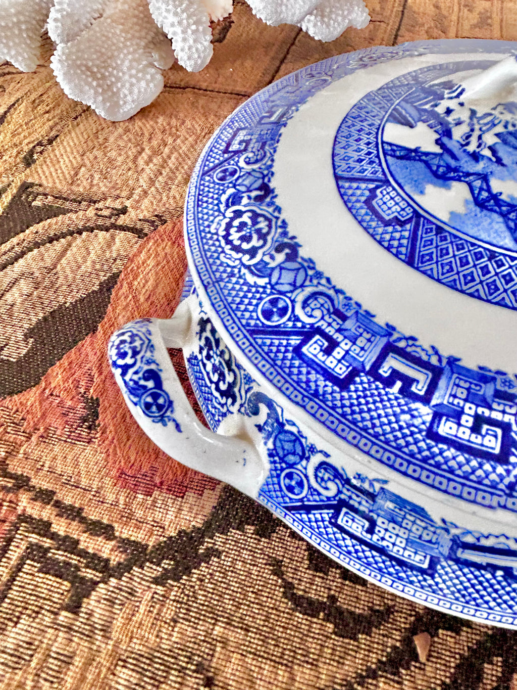 Vintage Blue Willow Stoneware Lidded Casserole Dish - Chipped Rim