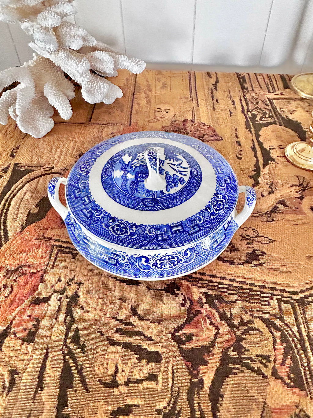 Vintage Blue Willow Stoneware Lidded Casserole Dish - Chipped Rim