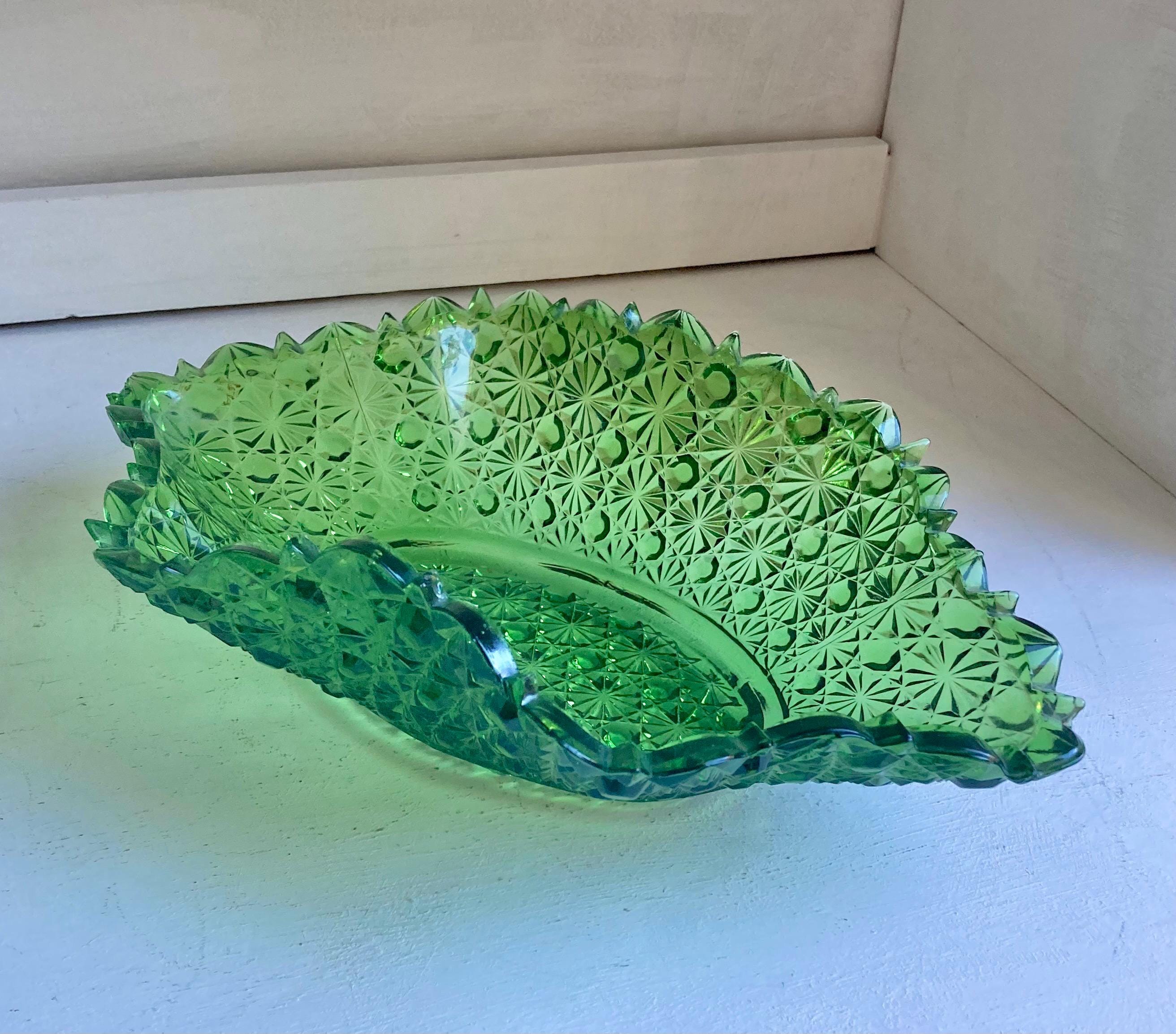 Vintage Emerald Green Daisy & Button Bowl: Ruffled Sawtooth Rim, 12"
