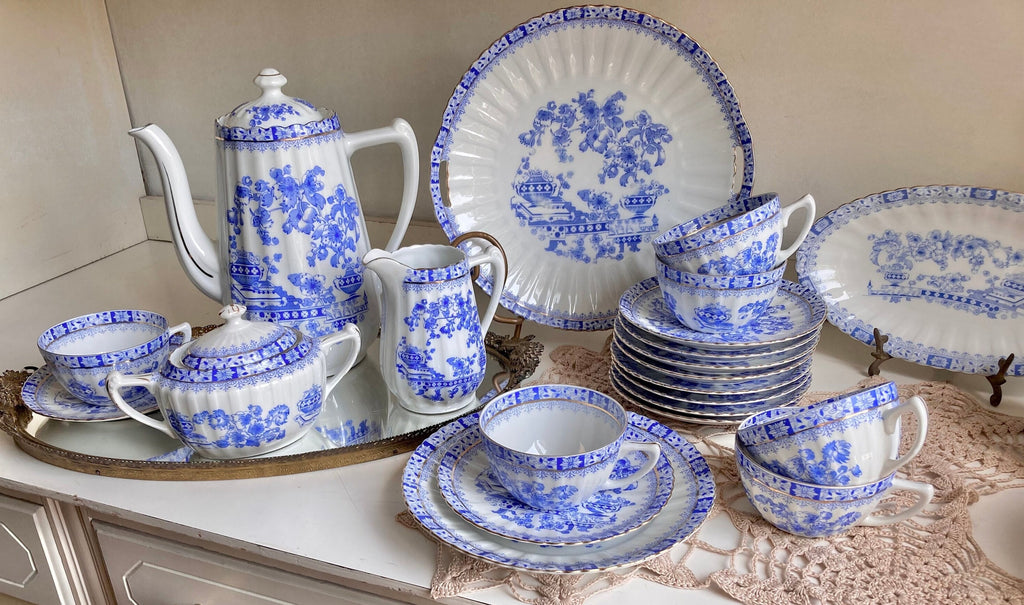 Vintage China-Blau Tea Set: Blue & White Bavarian China - Gilt Trim