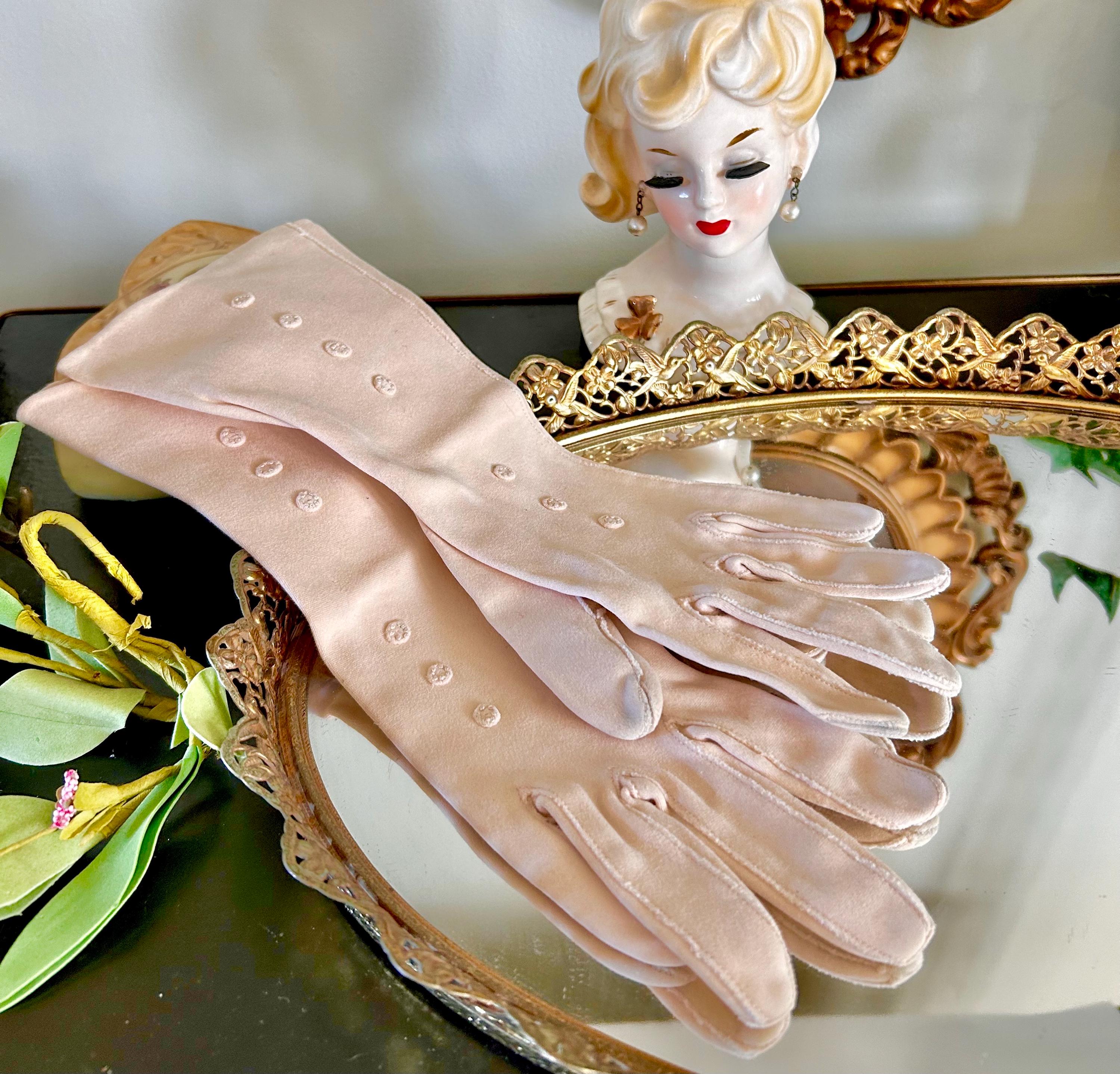Vintage Ladies Gloves in Pale Pink