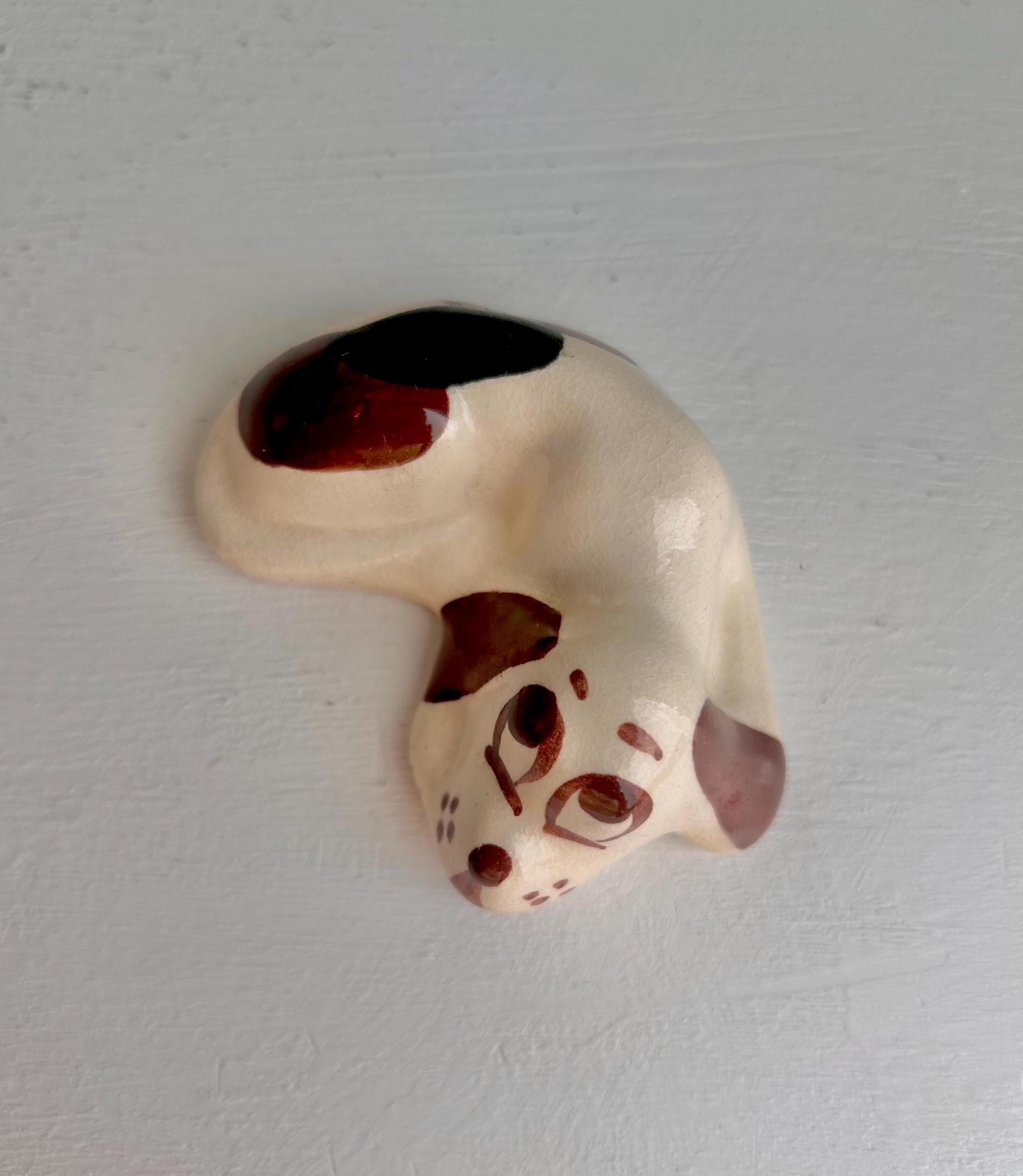 Vintage Rio Hondo Pottery Dog Figurine: Reclining Beagle Hound