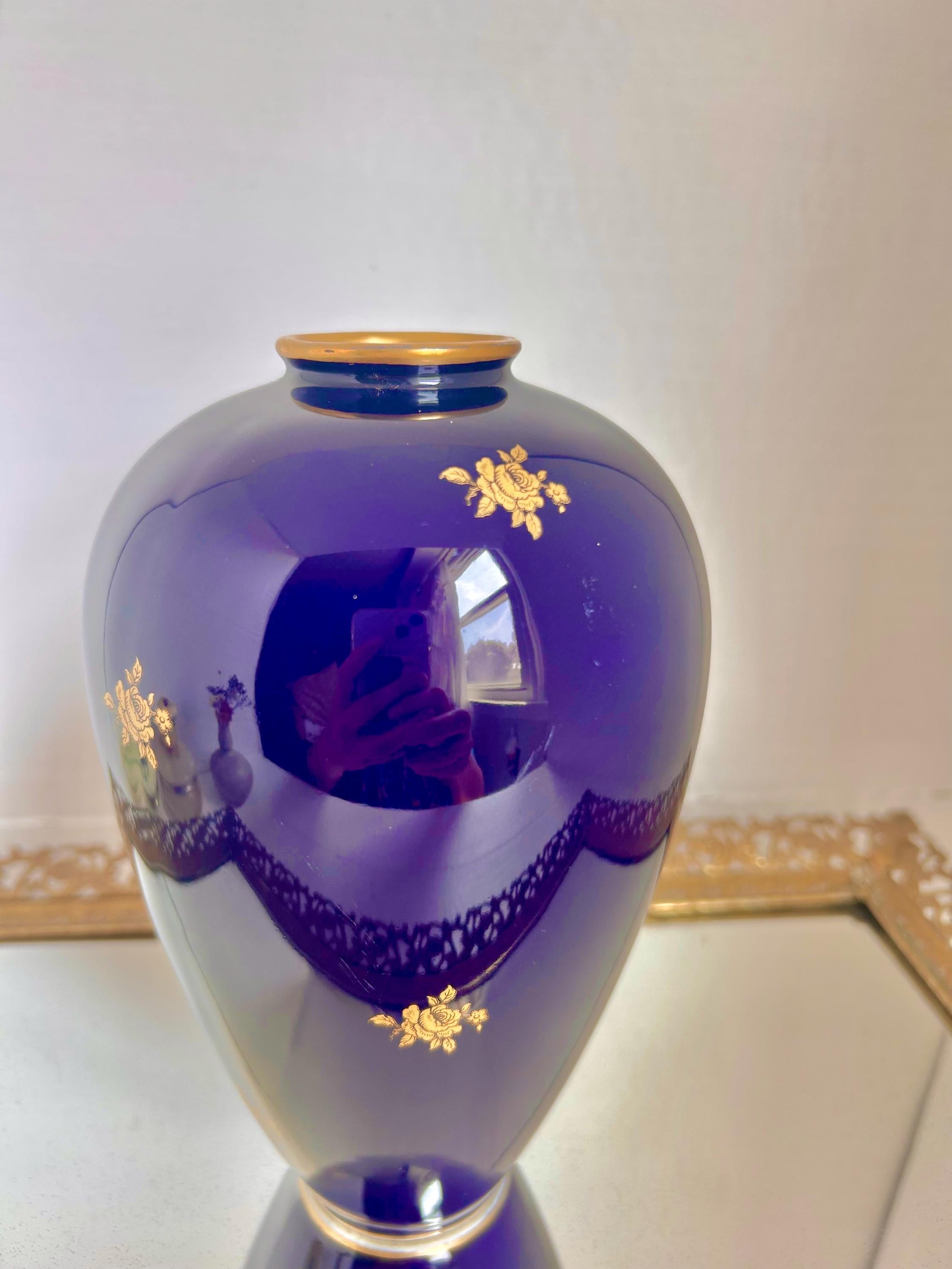 Vintage Lindner Kueps Bavaria Cobalt Vase: 22K Gold Roses - Note Condition