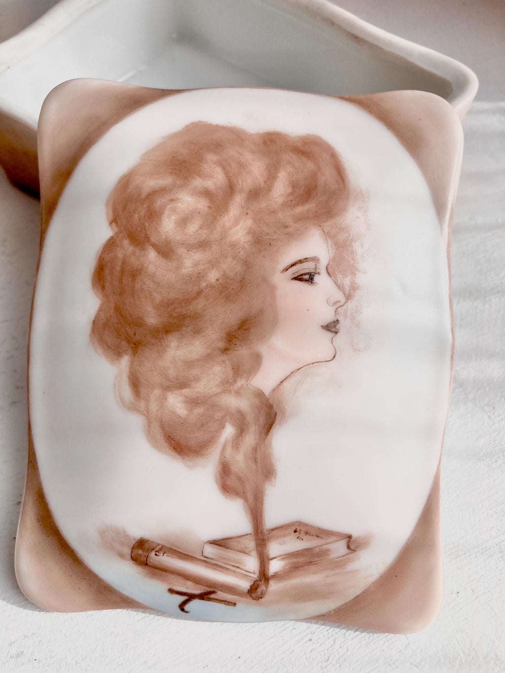 Vintage Hand-Painted Porcelain Jewelry Box: Lady Cameo Image