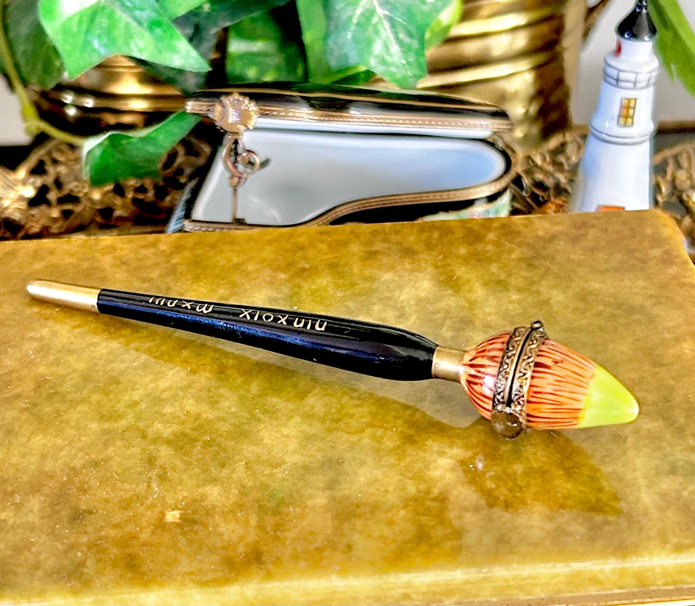 Vintage Limoges Peint Main Porcelain Trinket Box for Artist - Paintbrush