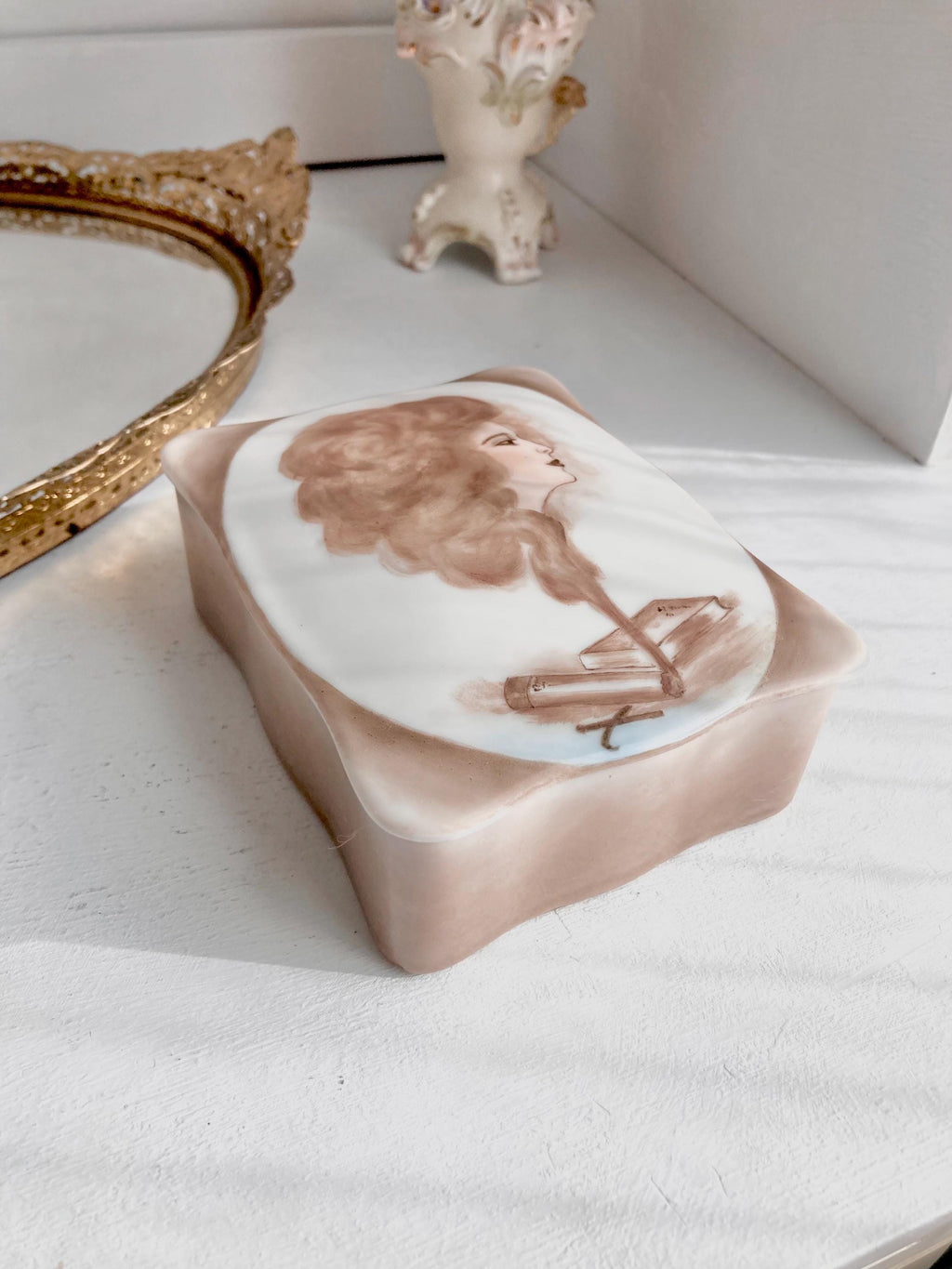 Vintage Hand-Painted Porcelain Jewelry Box: Lady Cameo Image
