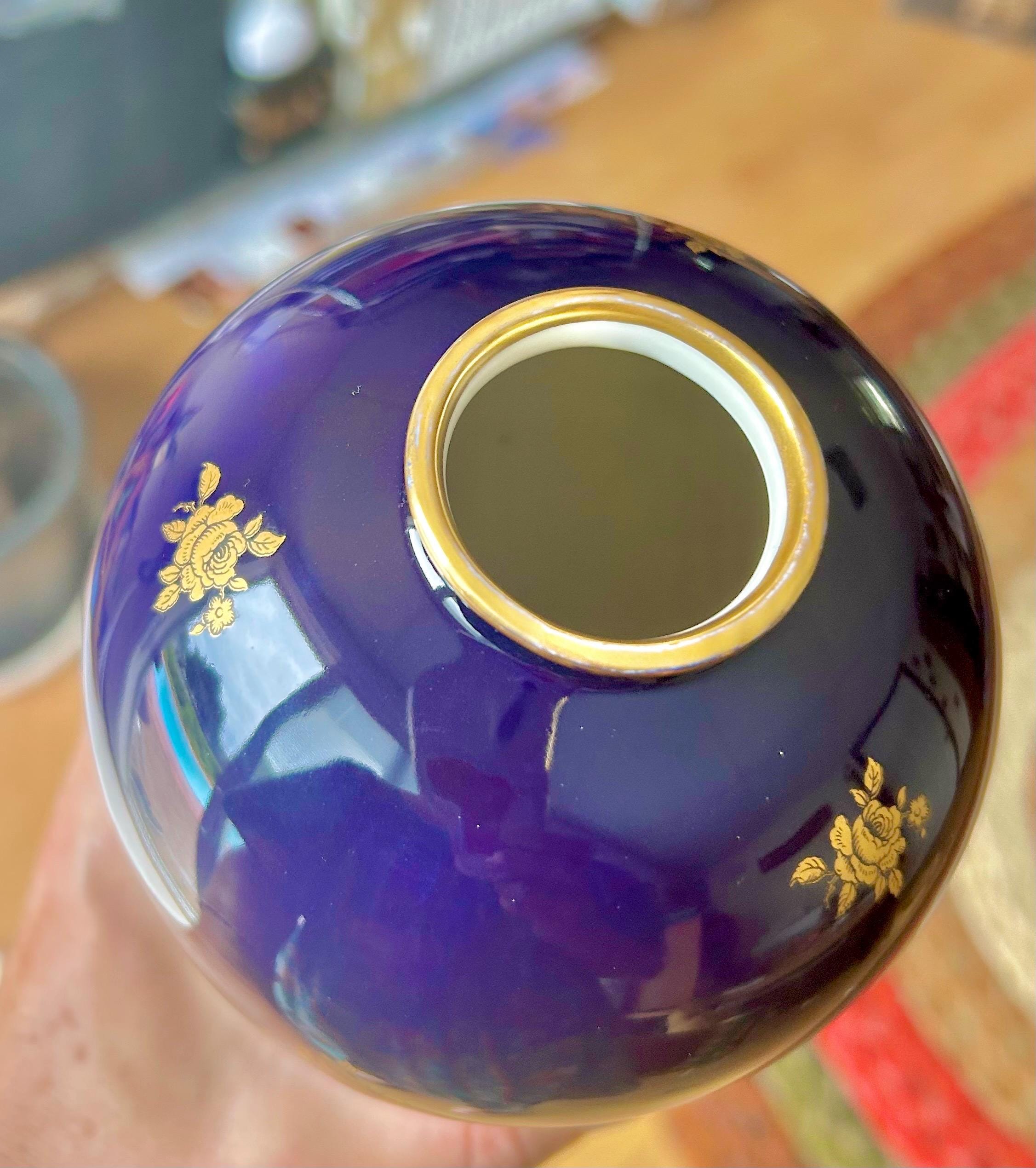Vintage Lindner Kueps Bavaria Cobalt Vase: 22K Gold Roses - Note Condition