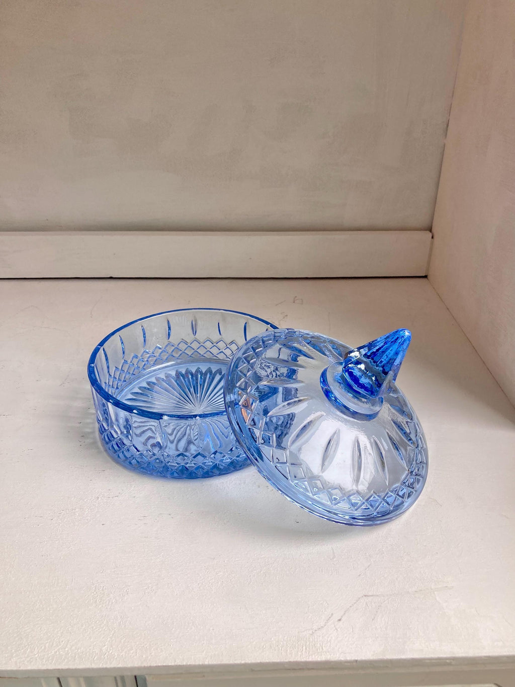 Vintage Indiana Glass Celeste Blue Lidded Candy Dish: Lattice Starburst Pattern