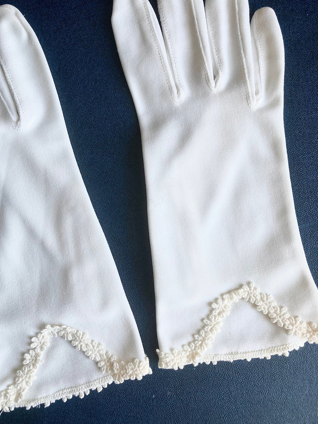 Vintage Ladies Gloves -White short - floral embroidery trim - made in USA Good Vtg. Condition