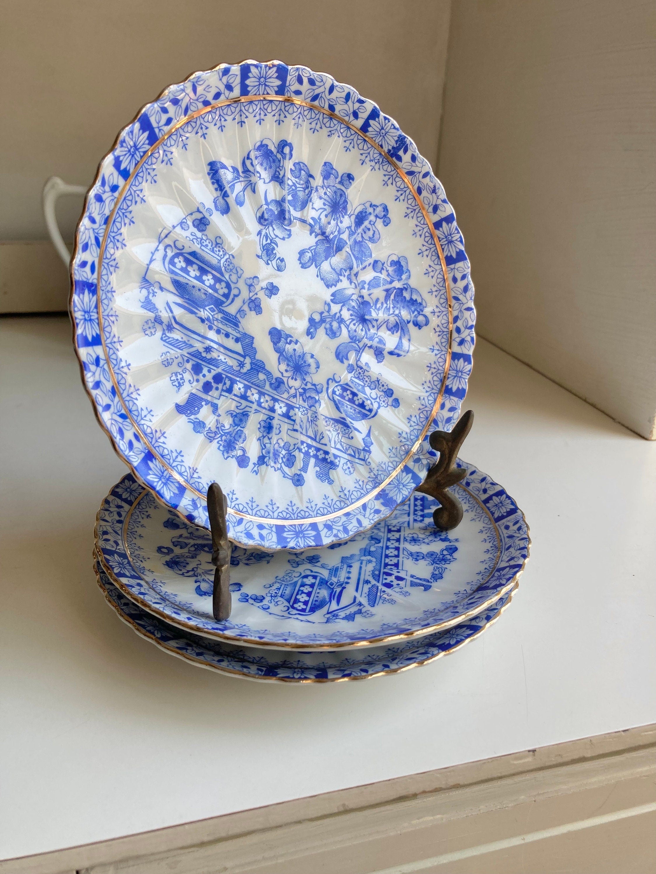 Vintage China-Blau Tea Set: Blue & White Bavarian China - Gilt Trim