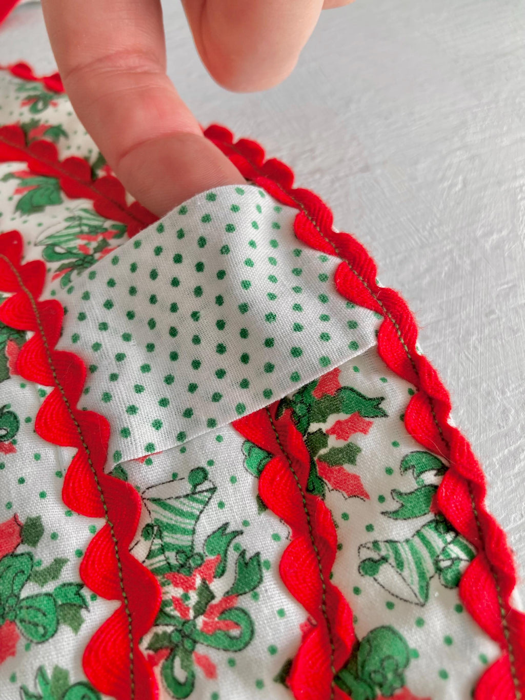 Vintage 1970s Hand-stitched Christmas Holiday Cotton Quilted Placemat Setting with Matching Coasters for Four