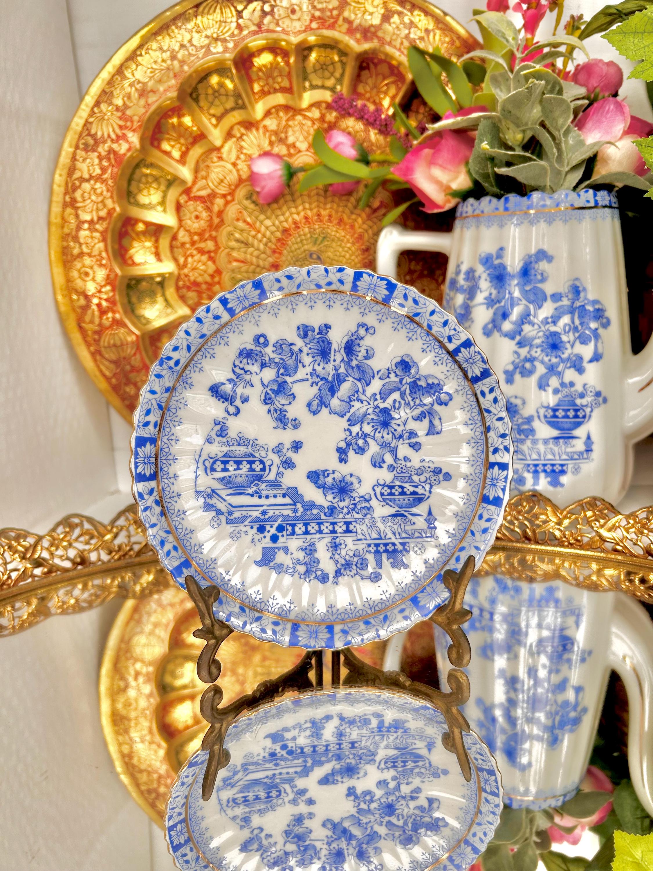 Vintage China-Blau Tea Set: Blue & White Bavarian China - Gilt Trim