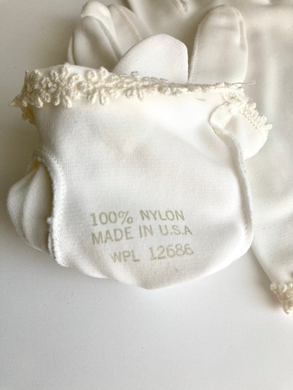 Vintage Ladies Gloves -White short - floral embroidery trim - made in USA Good Vtg. Condition